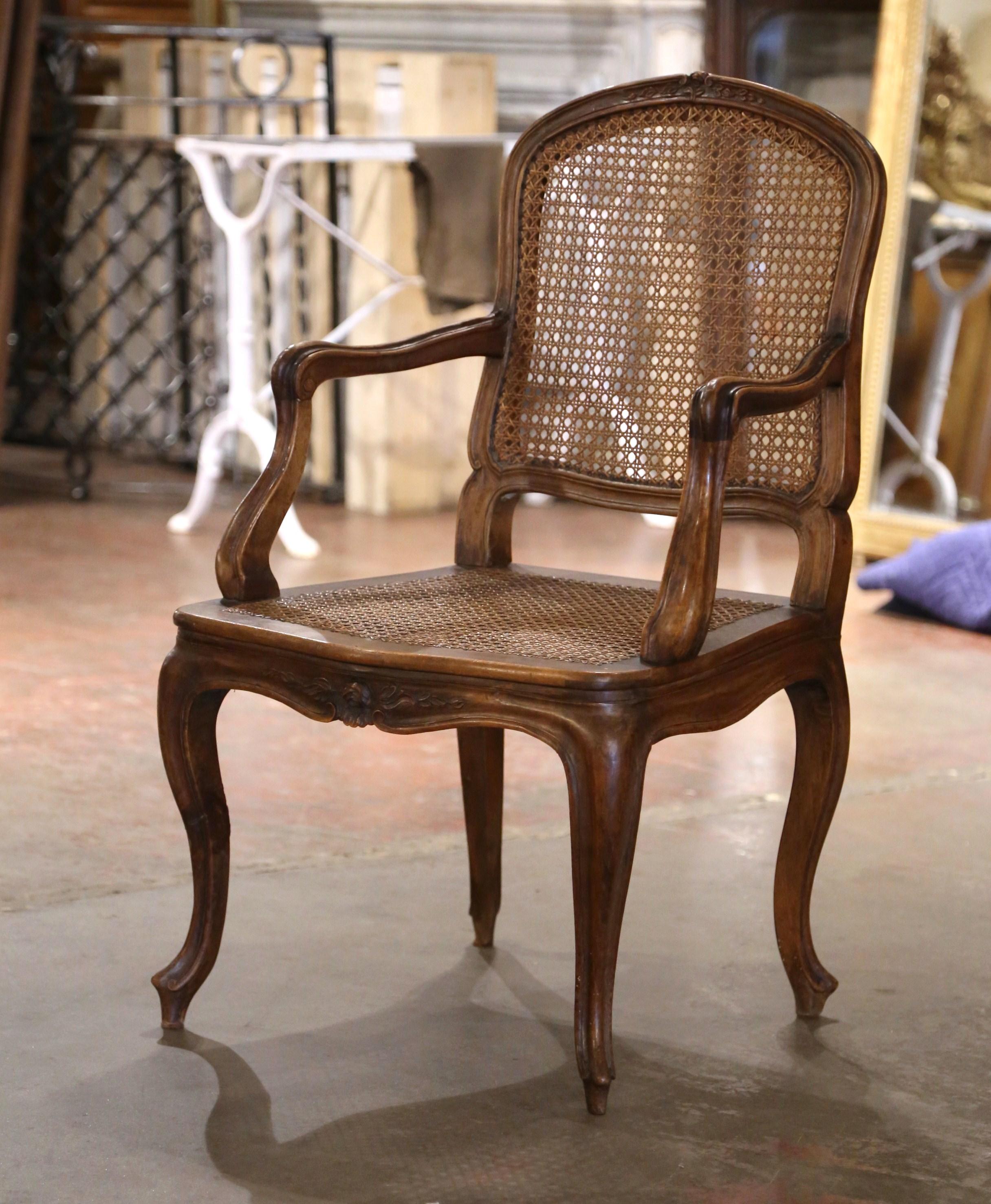 Canna Poltrone da pranzo francesi Louis XV intagliate in noce e canne del XIX secolo, set di 6 in vendita