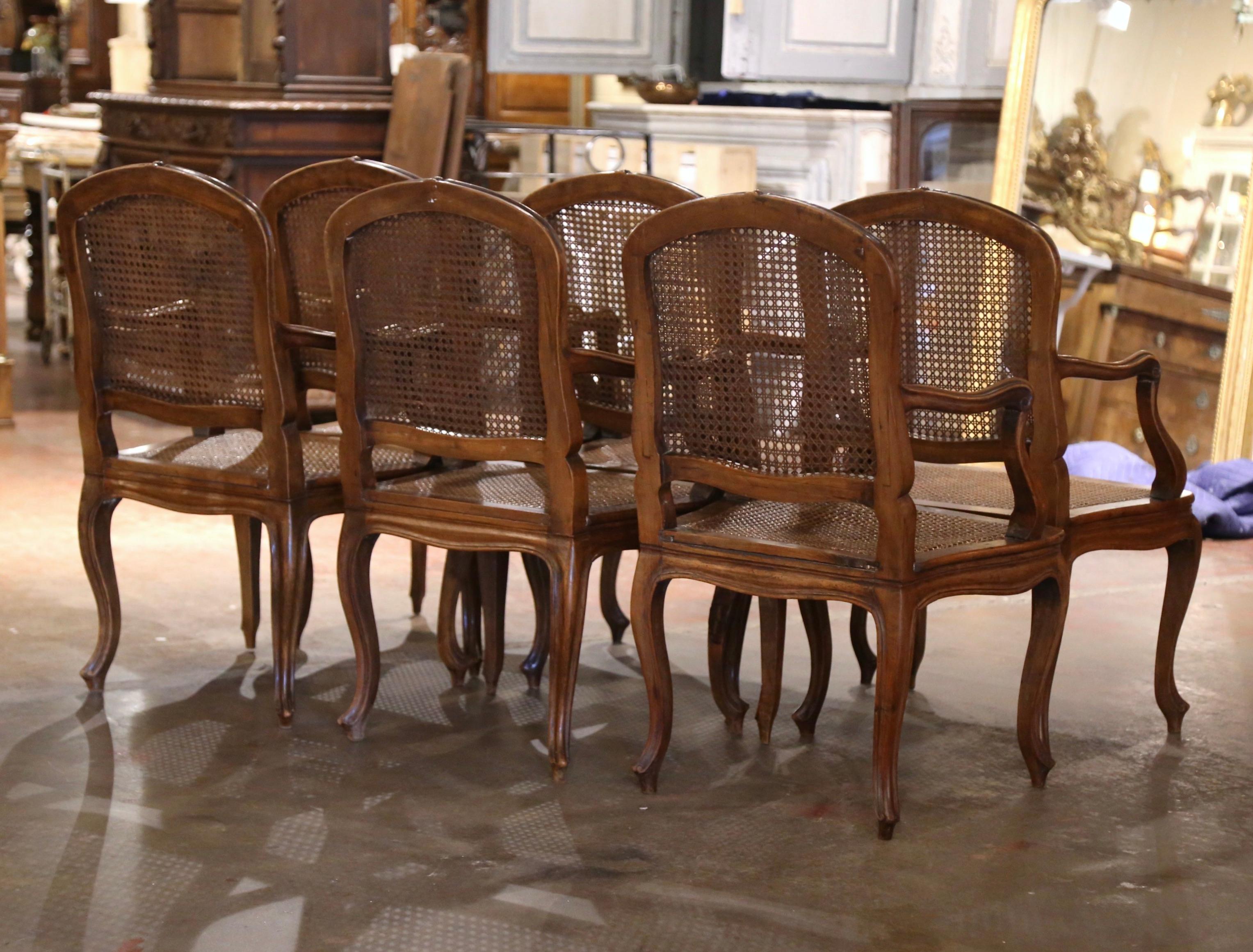 Poltrone da pranzo francesi Louis XV intagliate in noce e canne del XIX secolo, set di 6 in vendita 1