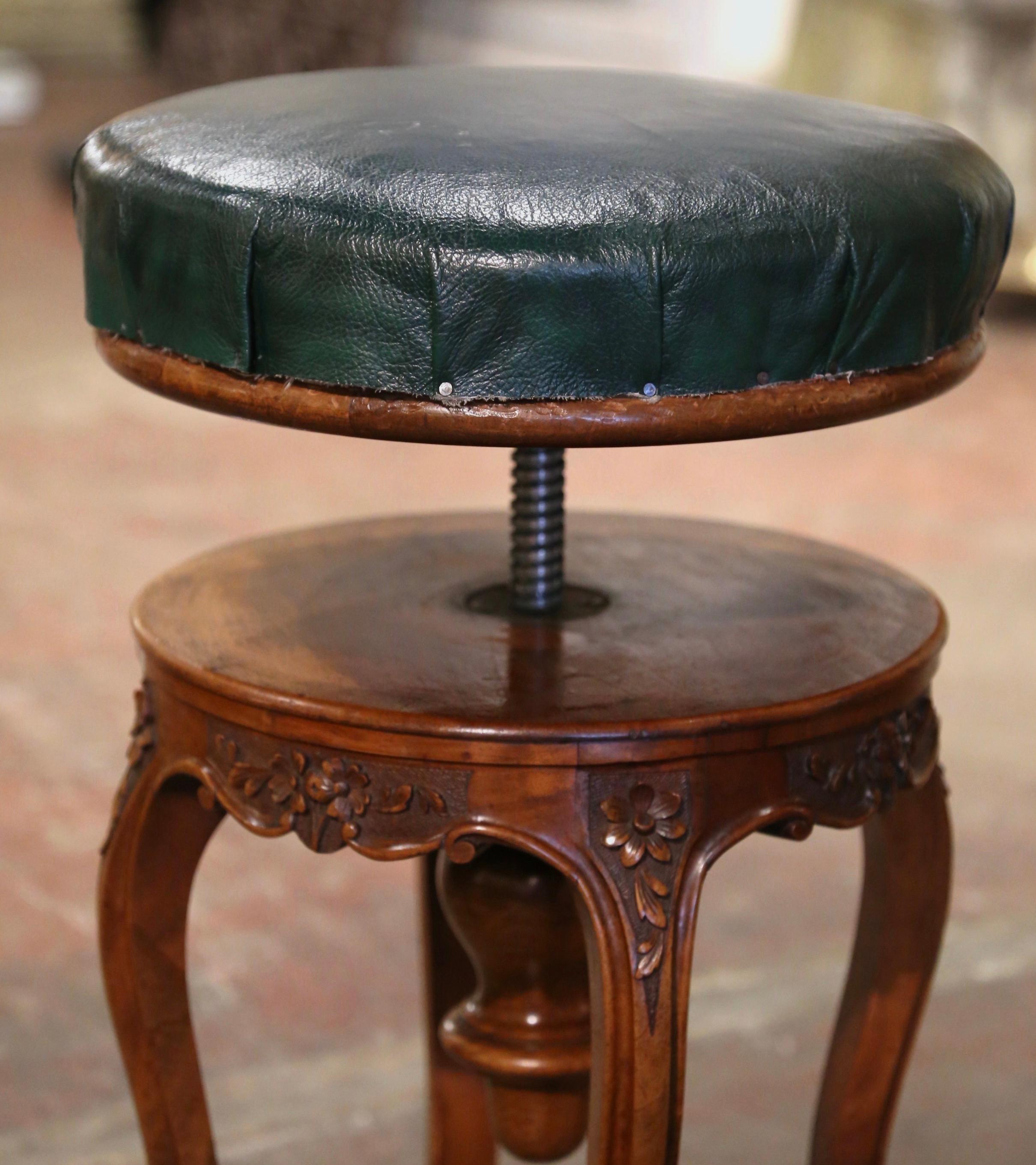 19th Century French Louis XV Carved Walnut and Leather Adjustable Piano Stool For Sale 6