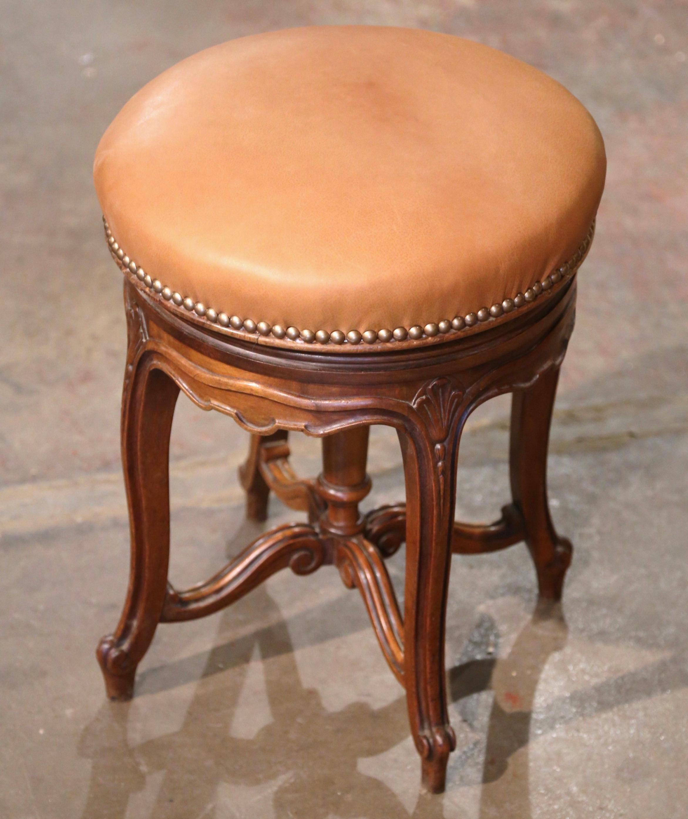 Hand-Carved 19th Century French Louis XV Carved Walnut and Leather Adjustable Piano Stool For Sale
