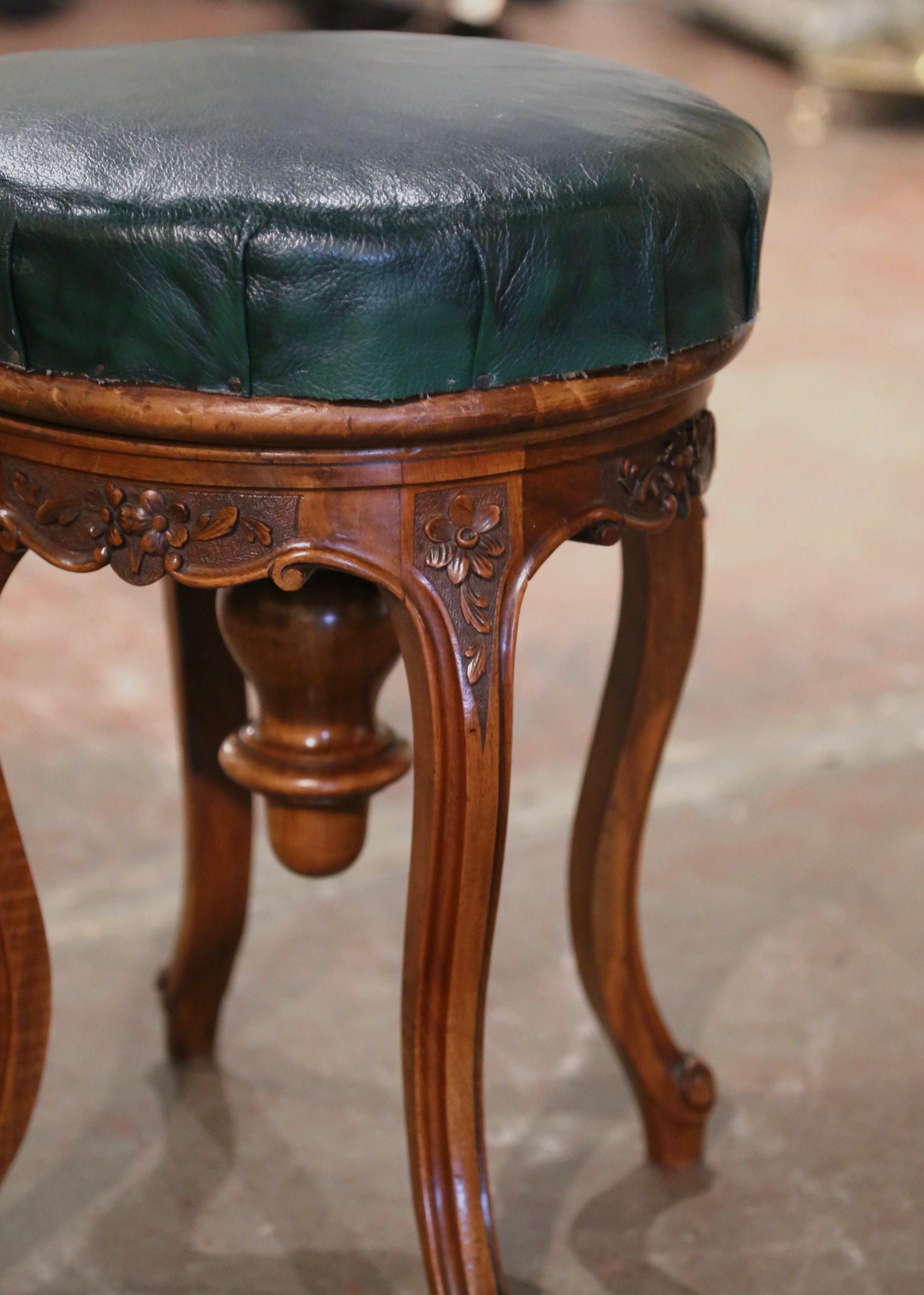19th Century French Louis XV Carved Walnut and Leather Adjustable Piano Stool In Excellent Condition For Sale In Dallas, TX