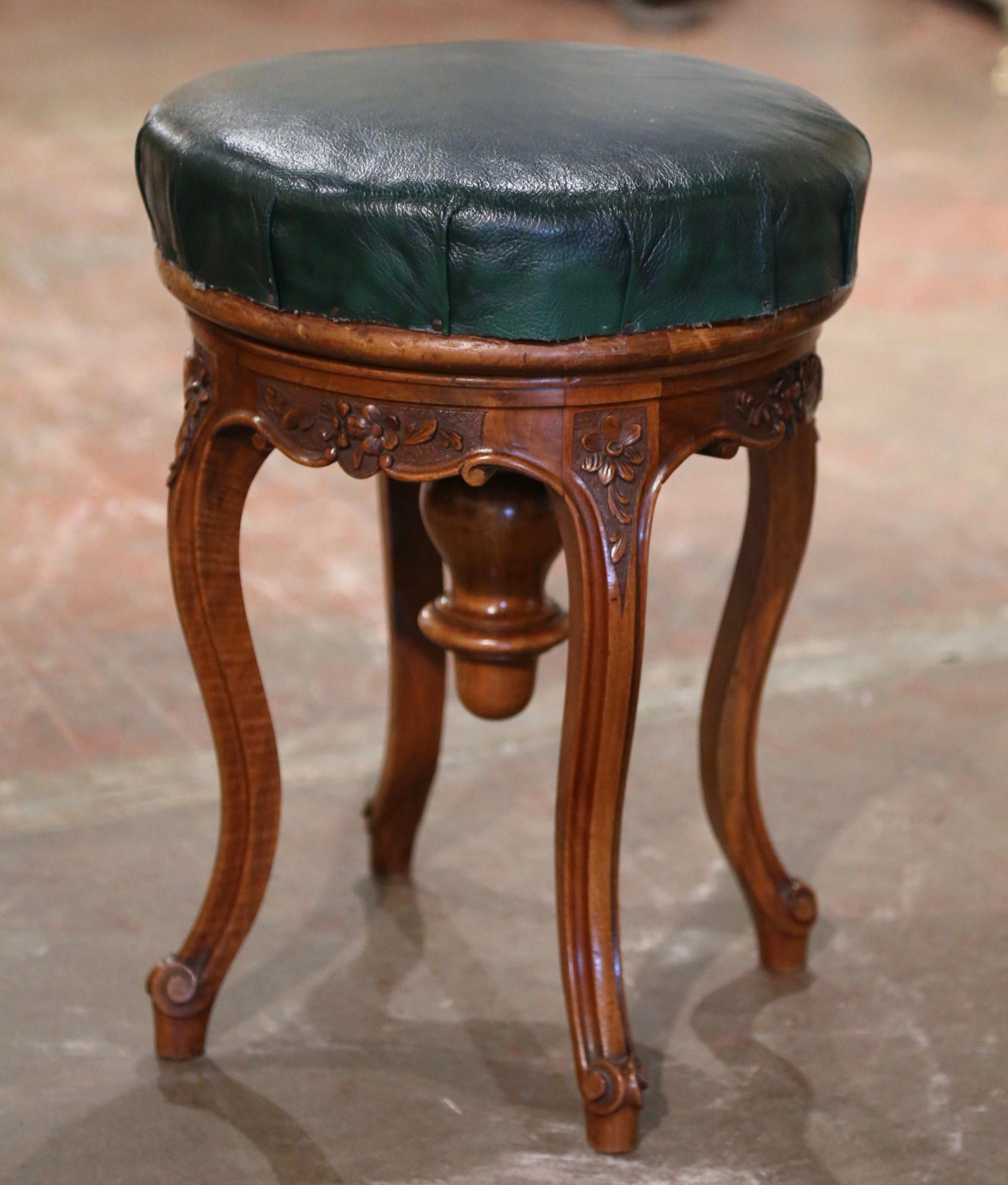 19th Century French Louis XV Carved Walnut and Leather Adjustable Piano Stool For Sale 1