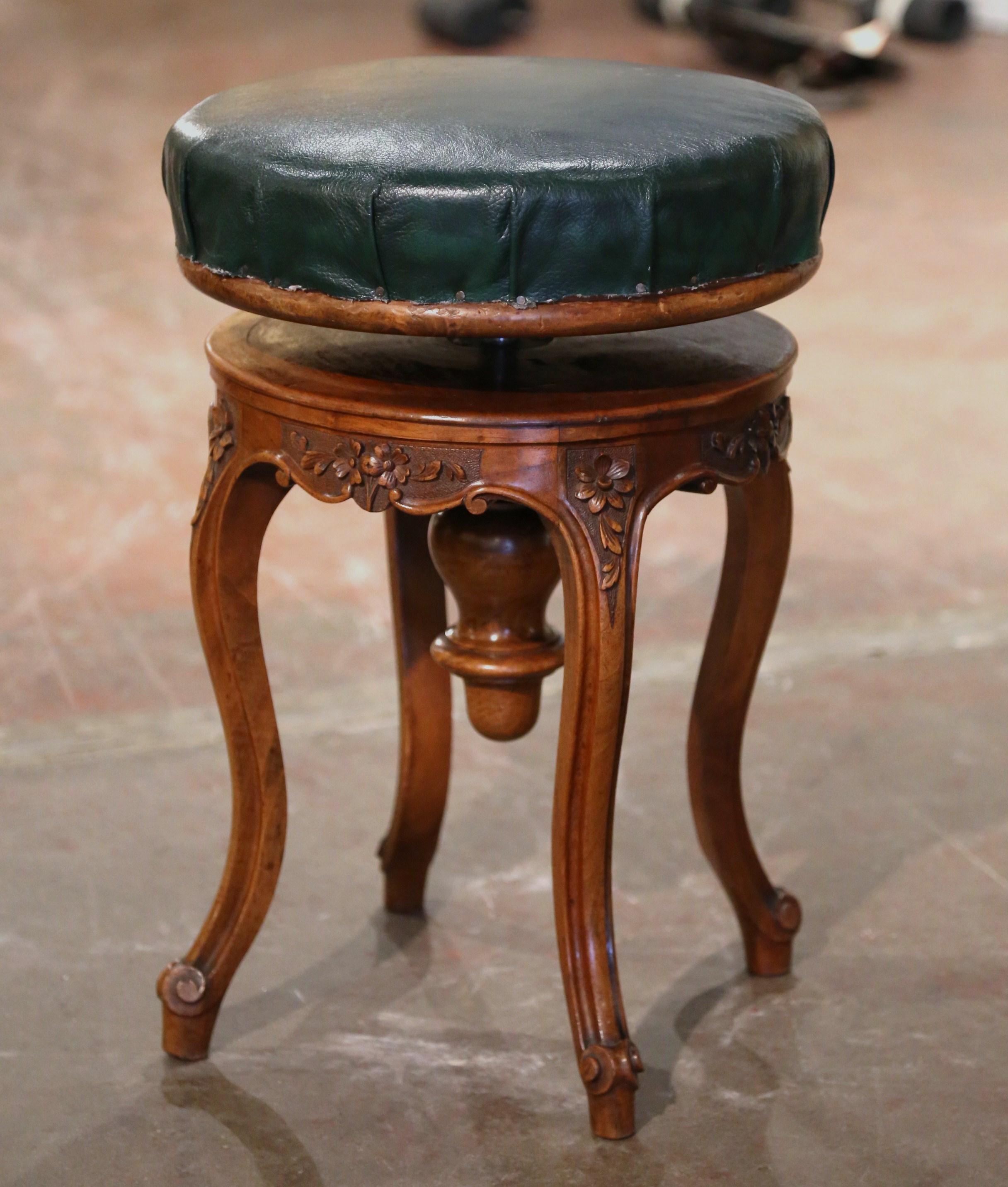 19th Century French Louis XV Carved Walnut and Leather Adjustable Piano Stool For Sale 2