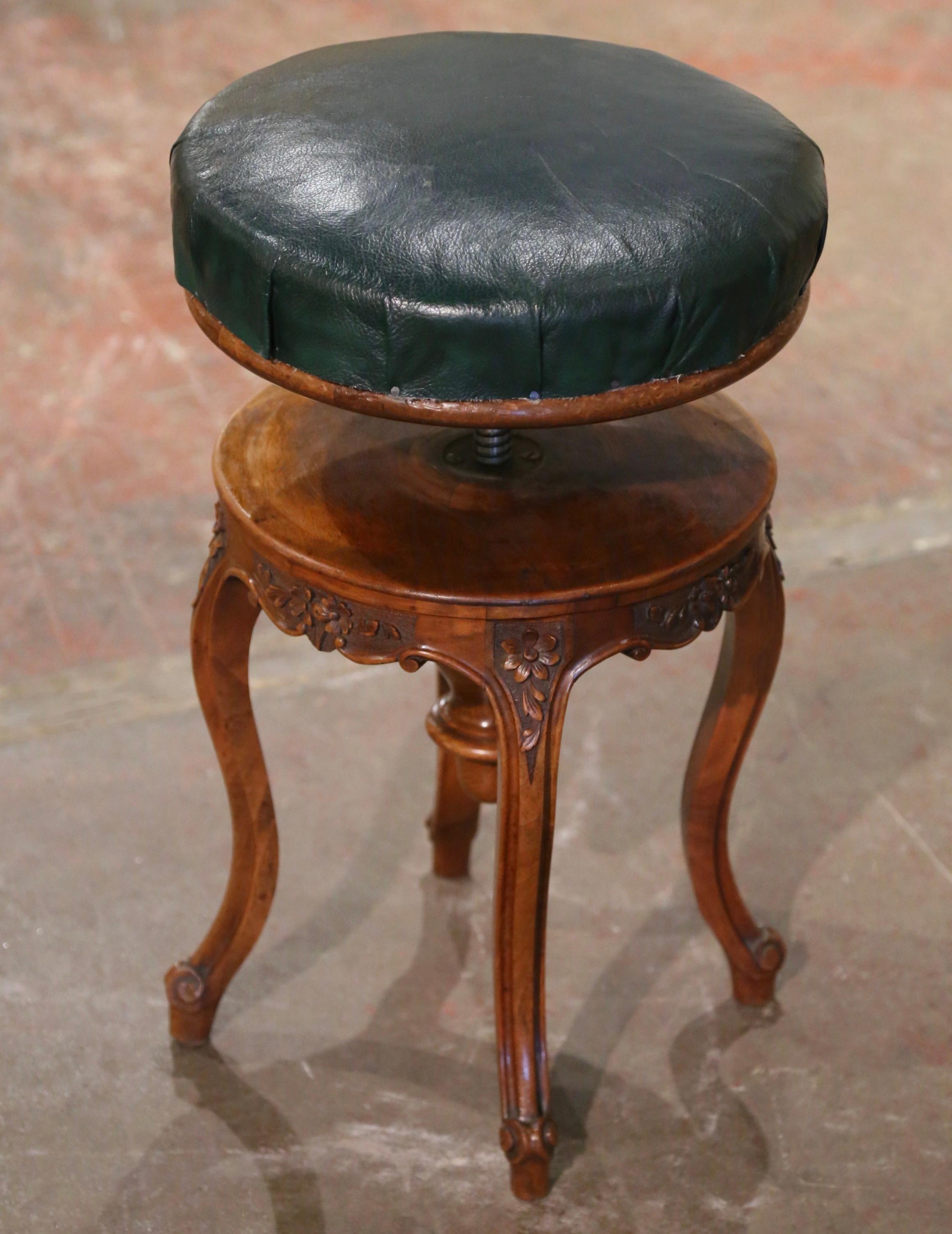 19th Century French Louis XV Carved Walnut and Leather Adjustable Piano Stool For Sale 3