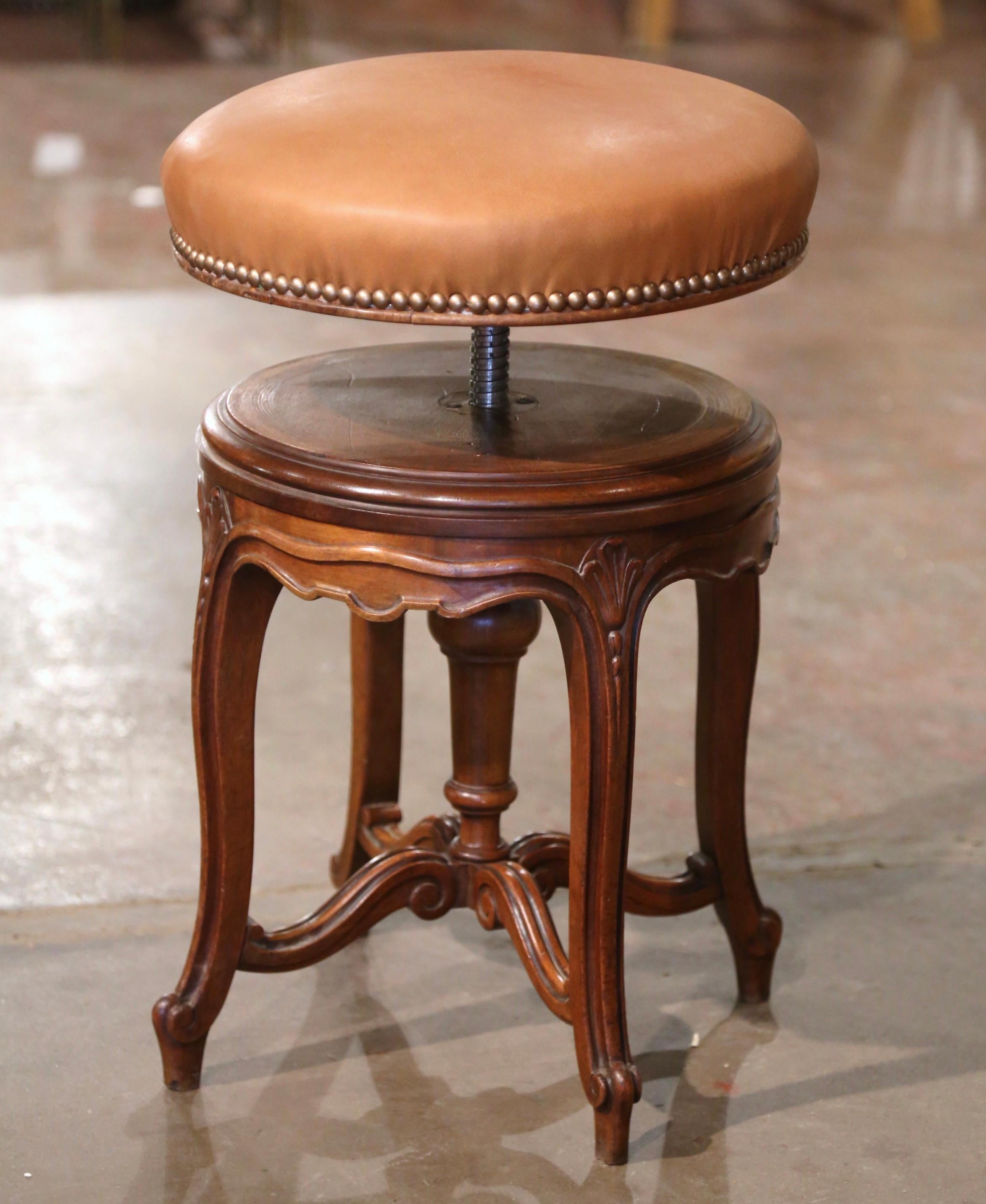 19th Century French Louis XV Carved Walnut and Leather Adjustable Piano Stool For Sale 3