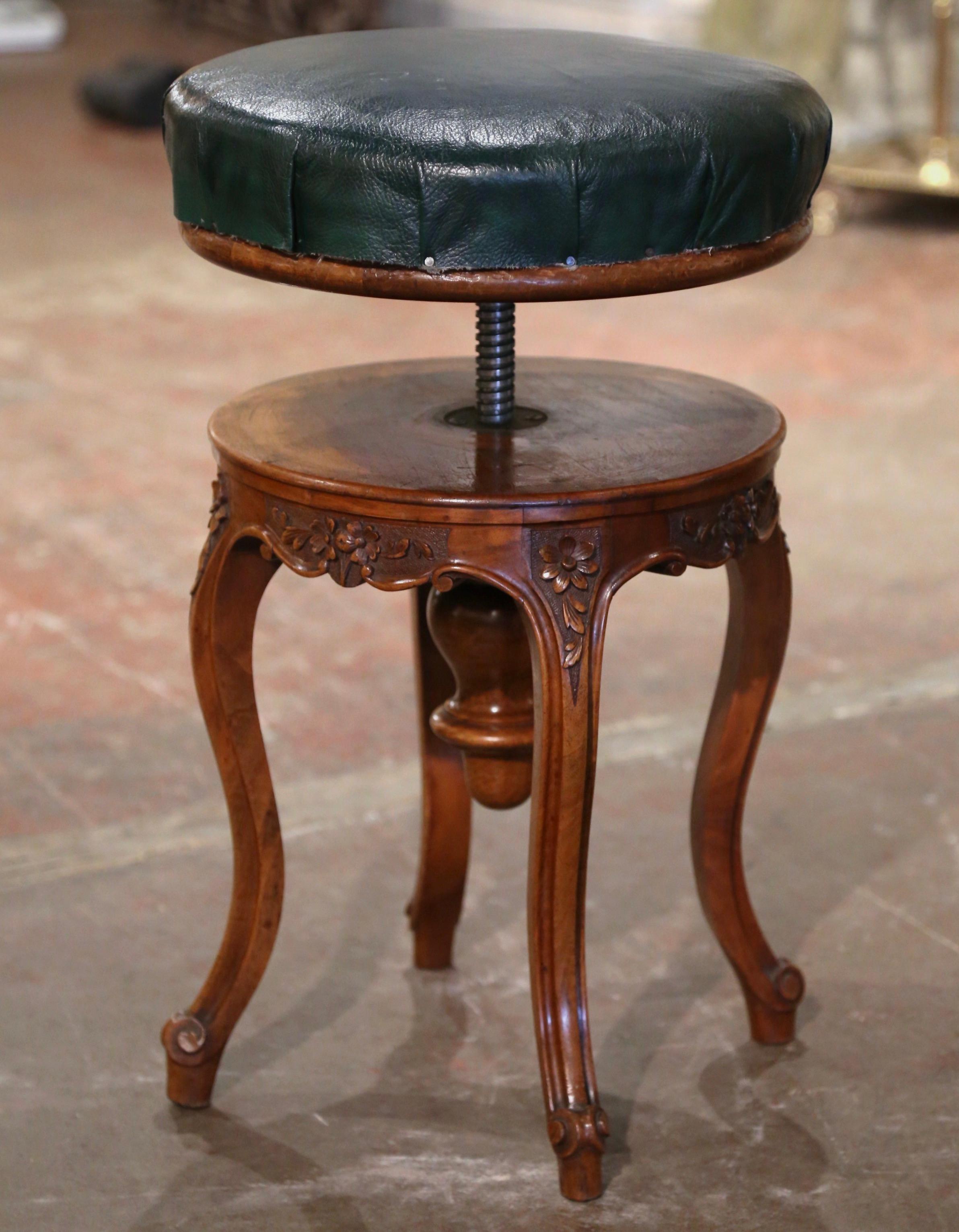 19th Century French Louis XV Carved Walnut and Leather Adjustable Piano Stool For Sale 4