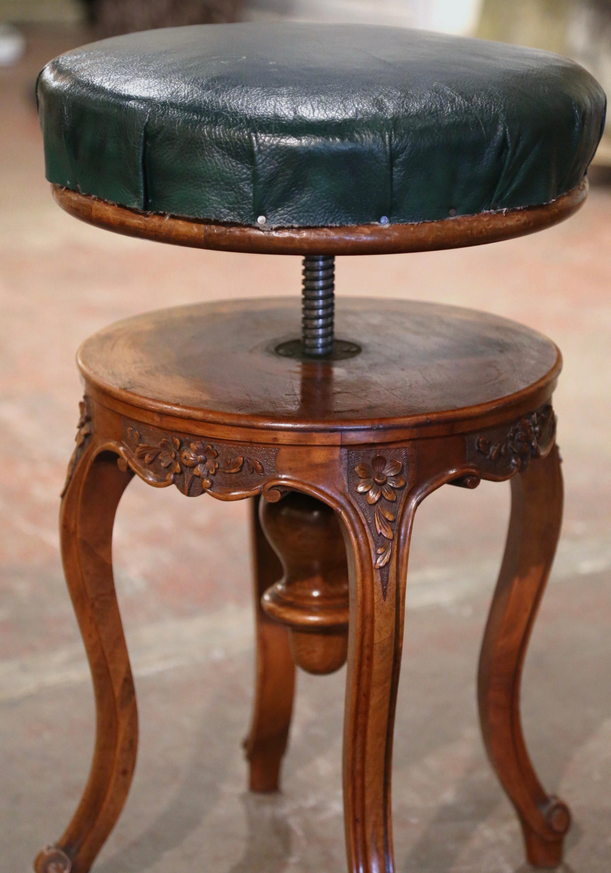 19th Century French Louis XV Carved Walnut and Leather Adjustable Piano Stool For Sale 5