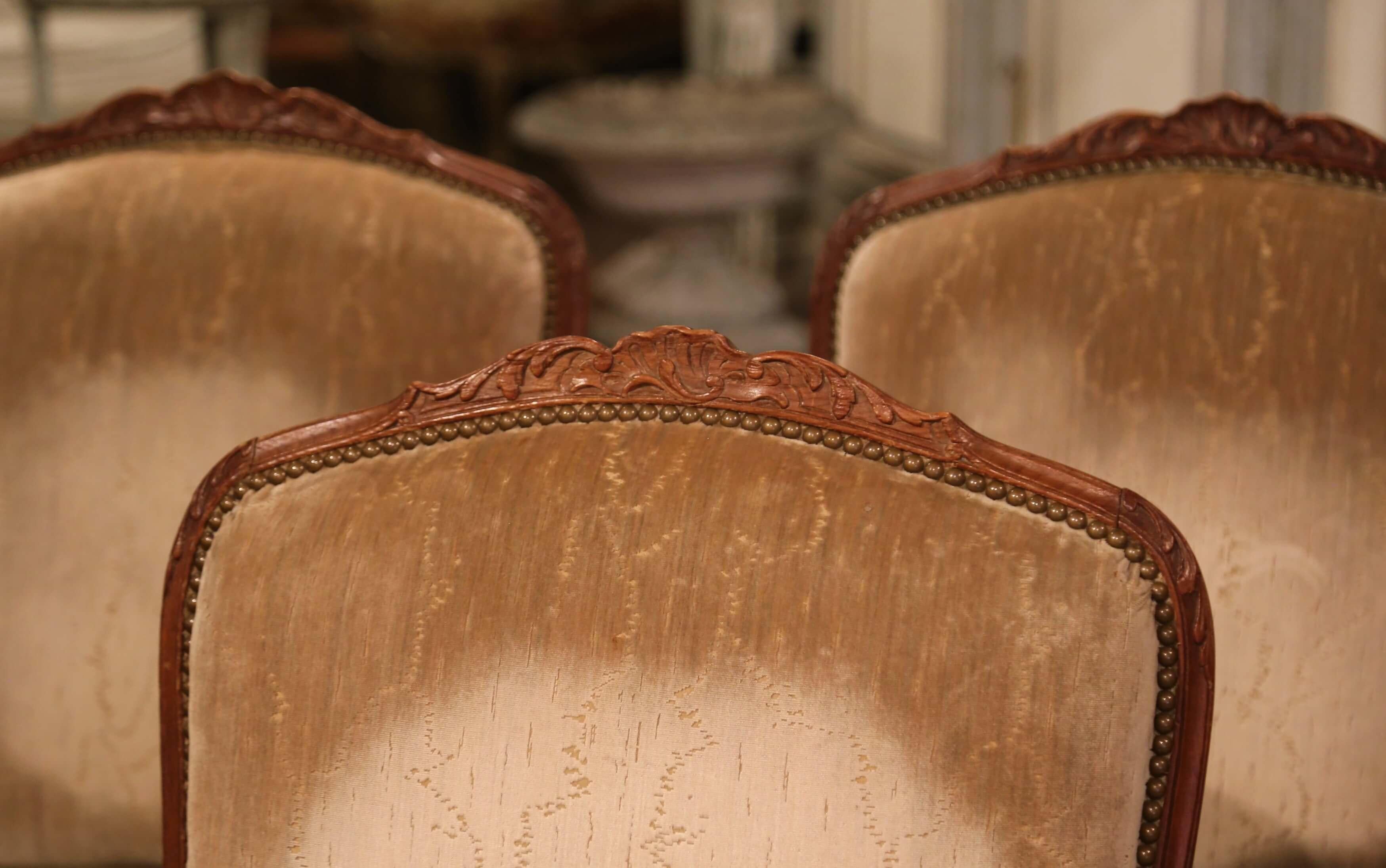 19th Century French Louis XV Carved Walnut Armchairs from Provence, Set of Four For Sale 1