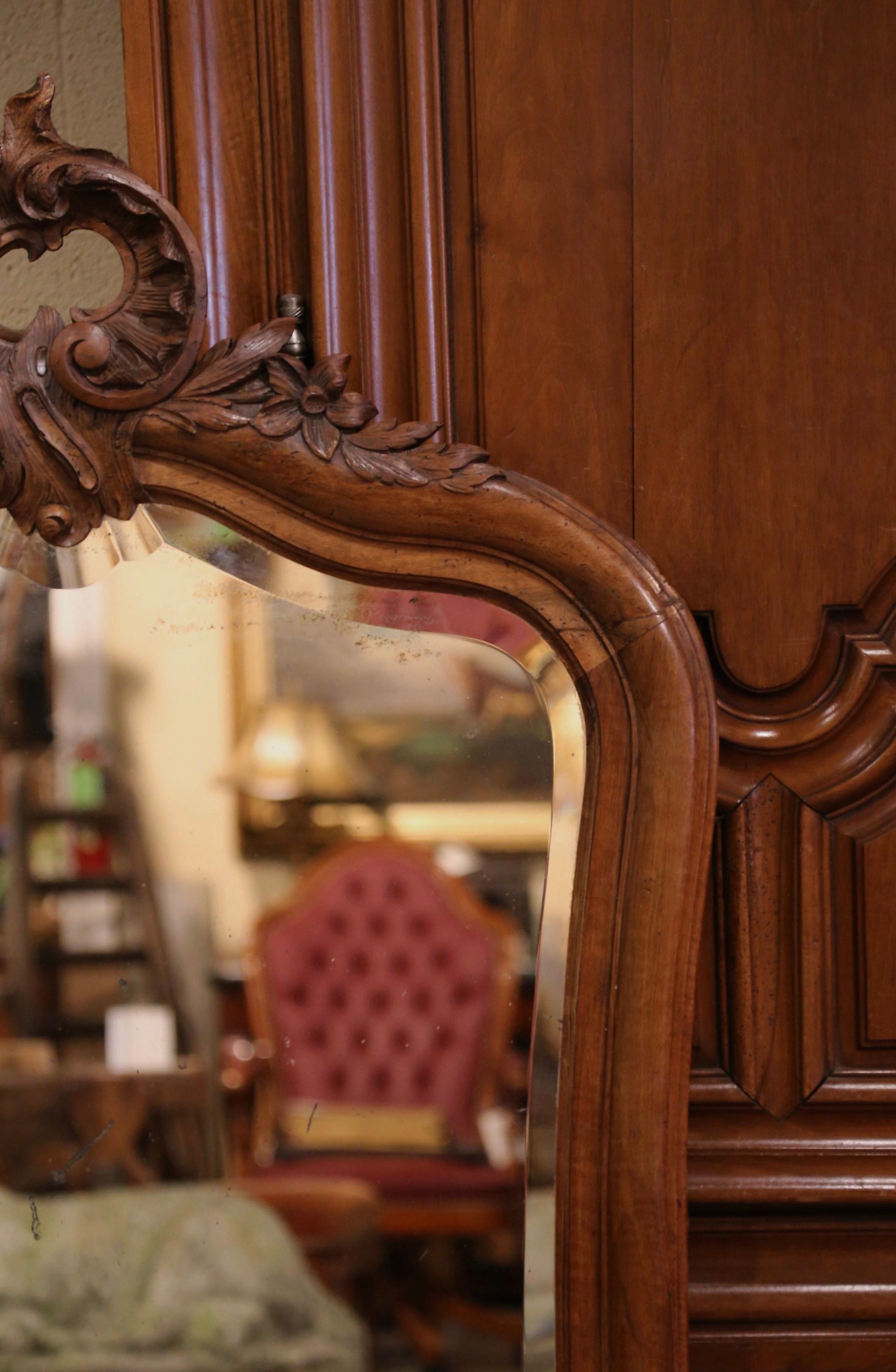 19th Century French Louis XV Carved Walnut Beveled Wall Mirror from Provence For Sale 3