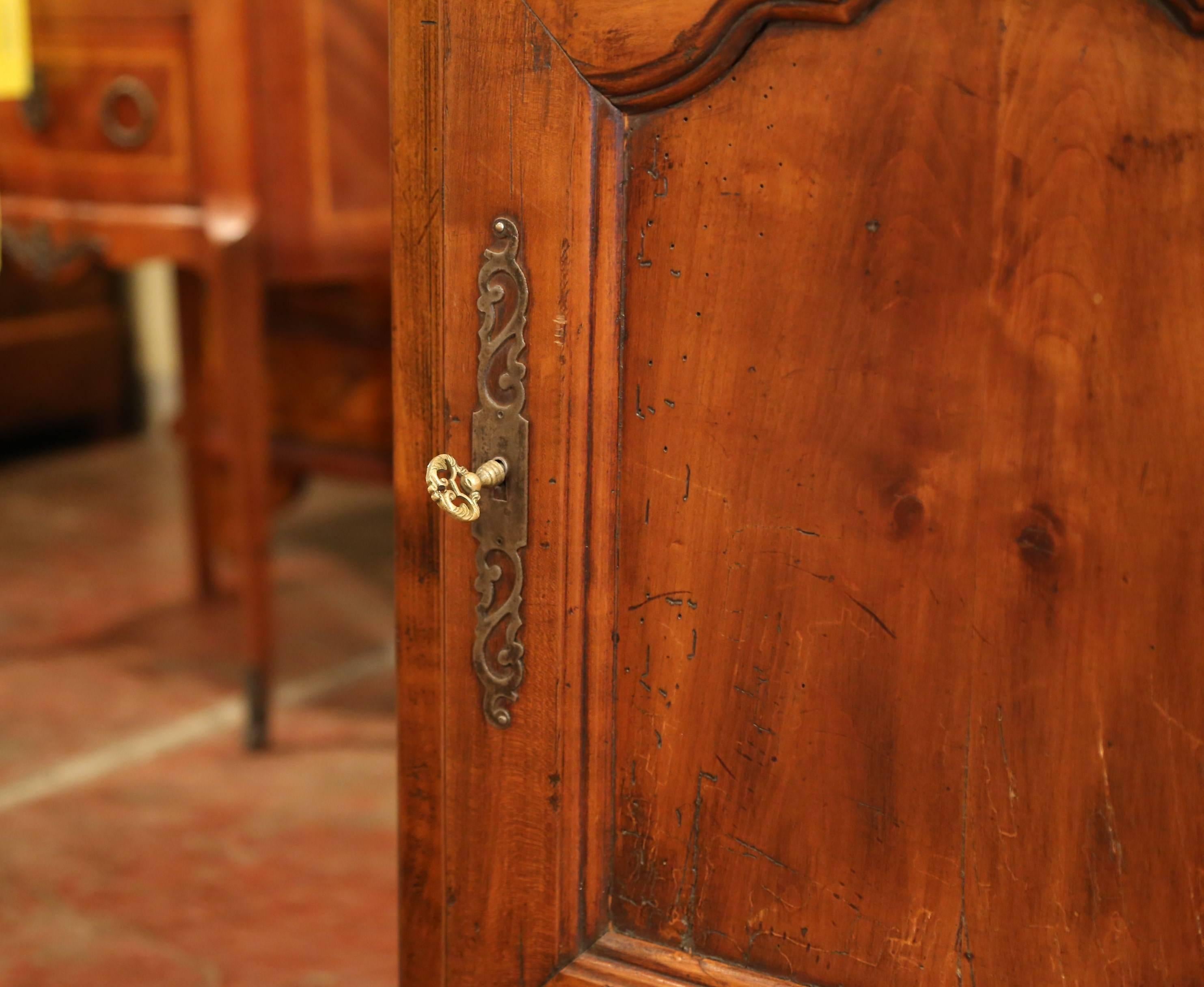 19th Century French Louis XV Carved Walnut Corner Cabinet with Drawer 4