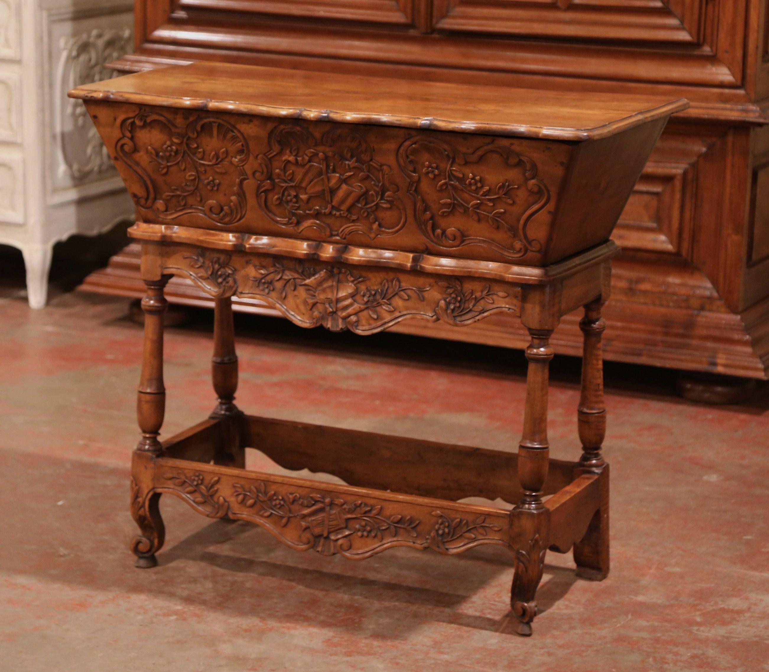 Patinated 19th Century French Louis XV Carved Walnut Dough Box from Provence
