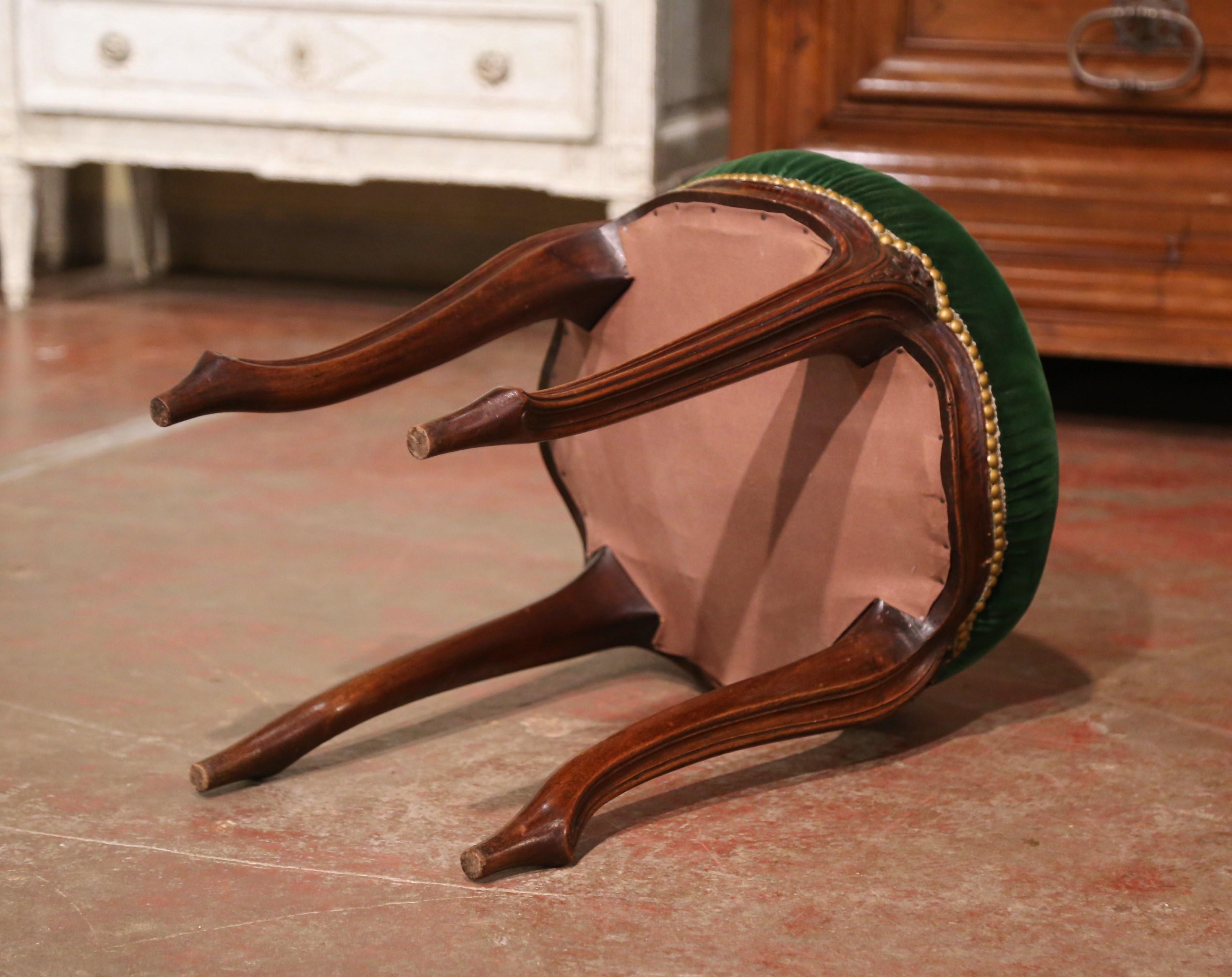 19th Century French Louis XV Carved Walnut Stool with Green Velvet For Sale 3