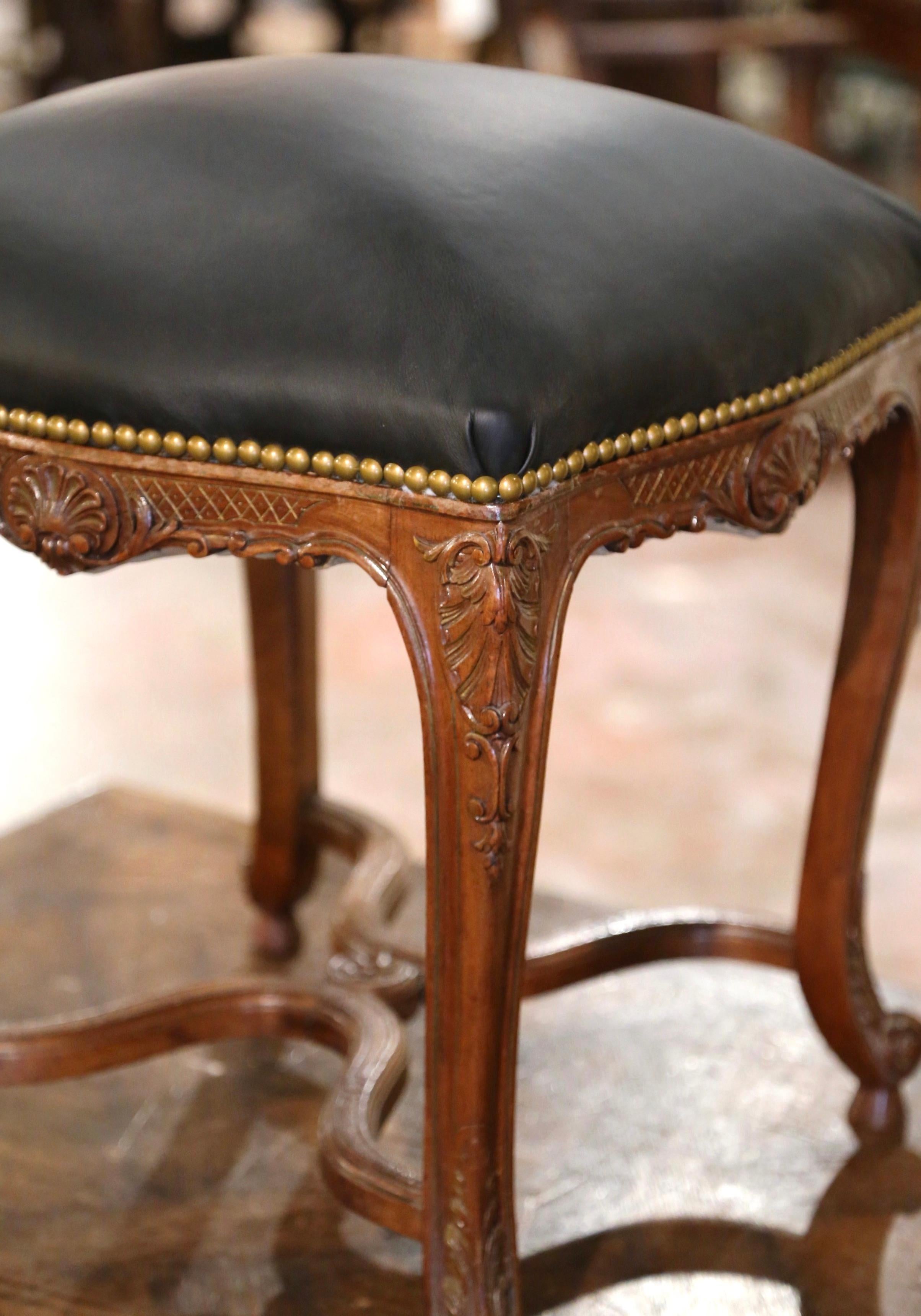 19th Century French Louis XV Carved Walnut Stool with Leather from Provence In Excellent Condition In Dallas, TX