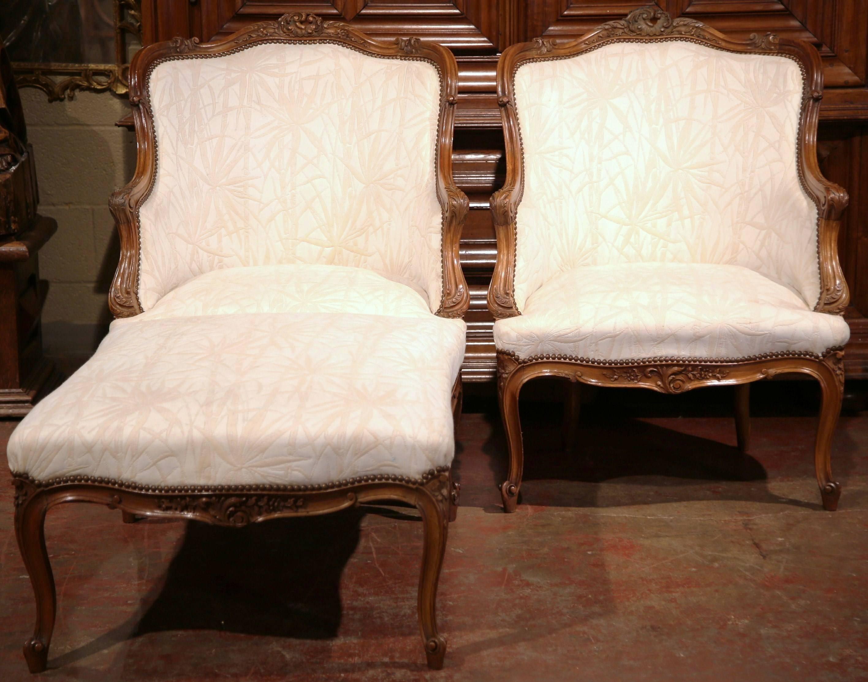 Hand-Carved 19th Century French Louis XV Carved Walnut Three-Piece Chaise from Provence