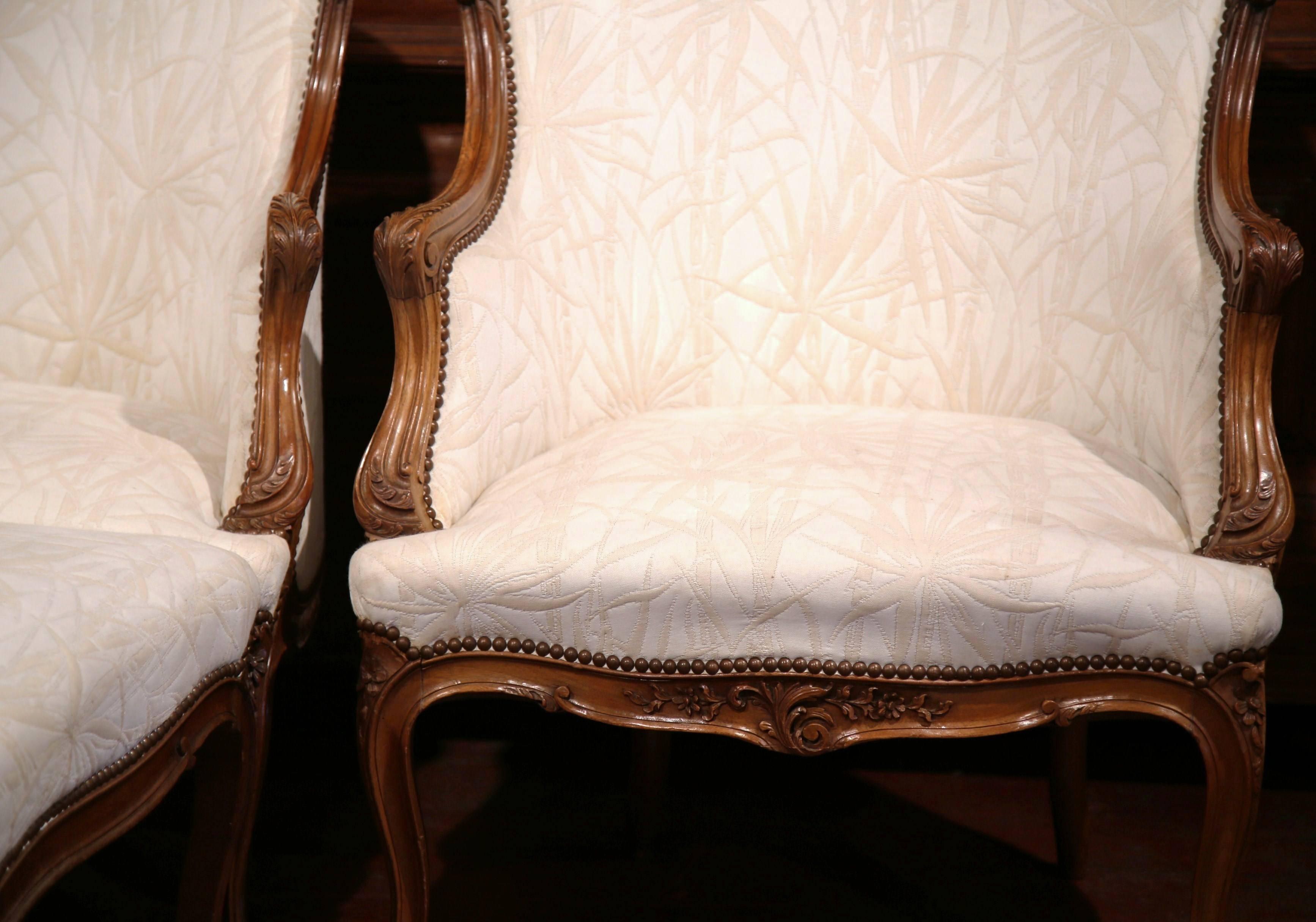 19th Century French Louis XV Carved Walnut Three-Piece Chaise from Provence In Good Condition In Dallas, TX
