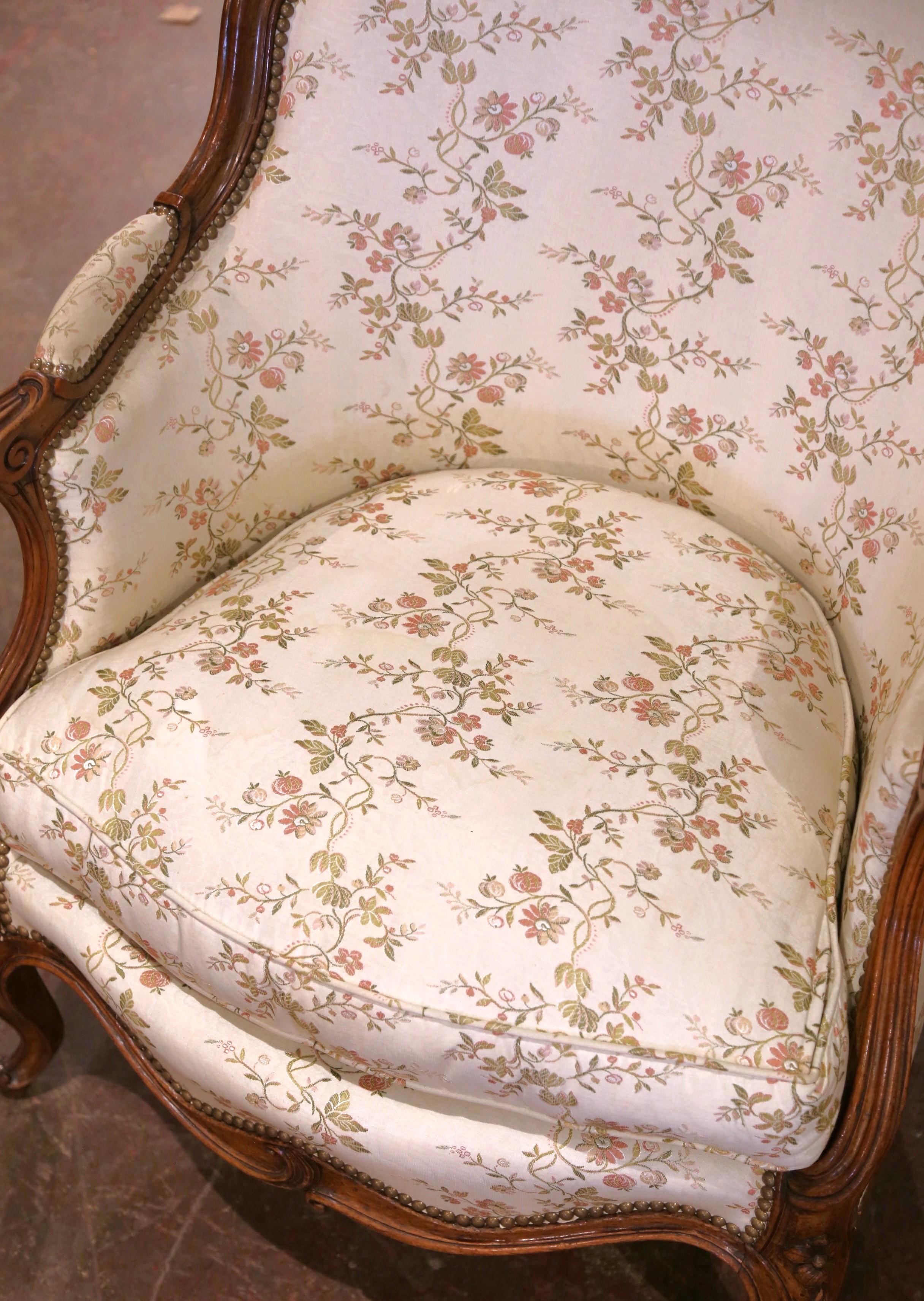 19. Jahrhundert Französisch Louis XV geschnitzt Nussbaum dreiteilige Chaise Lounge (Handgeschnitzt) im Angebot