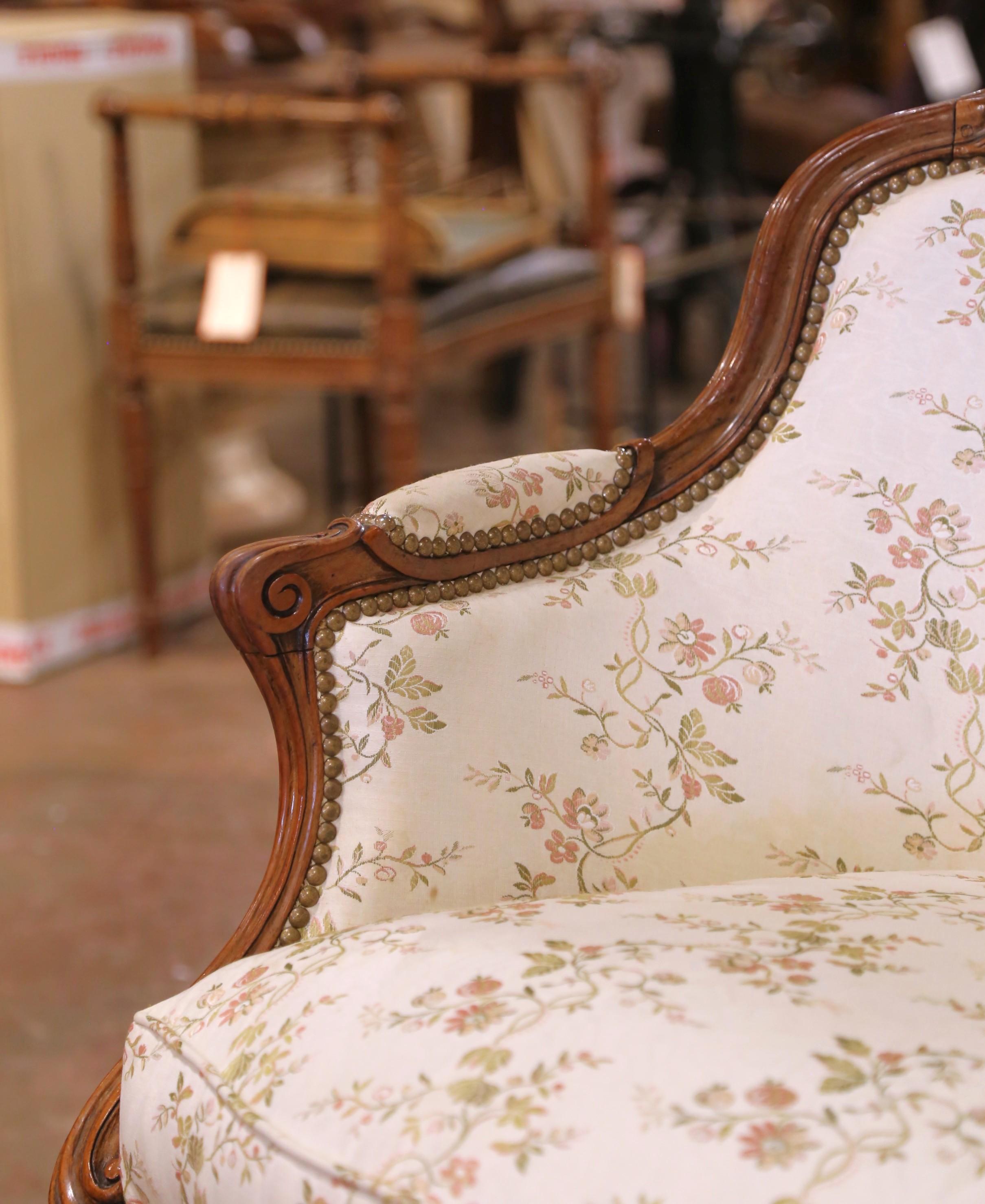 19. Jahrhundert Französisch Louis XV geschnitzt Nussbaum dreiteilige Chaise Lounge (Stoff) im Angebot