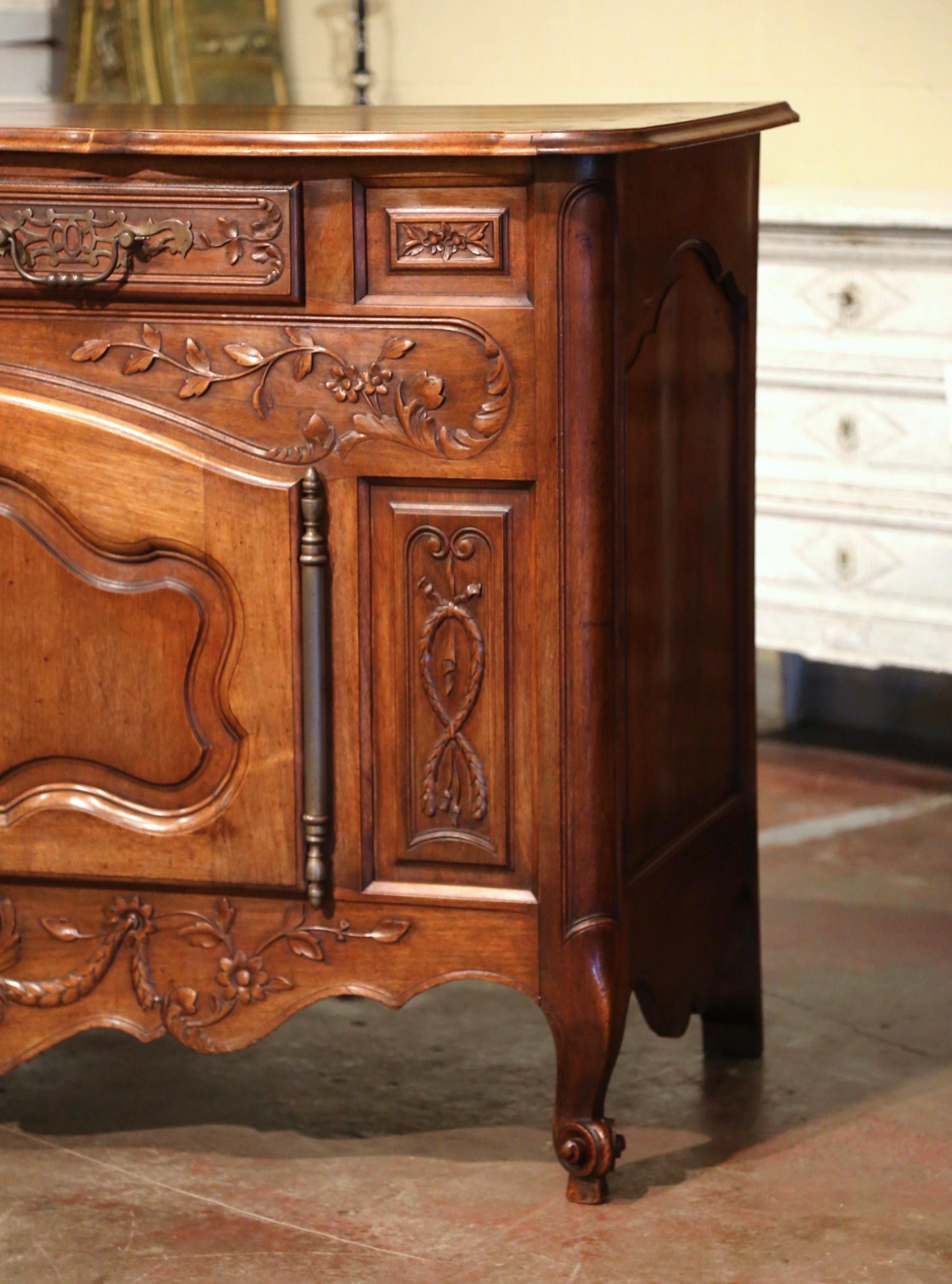 19th Century French Louis XV Carved Walnut Two-Door Buffet from Provence For Sale 1