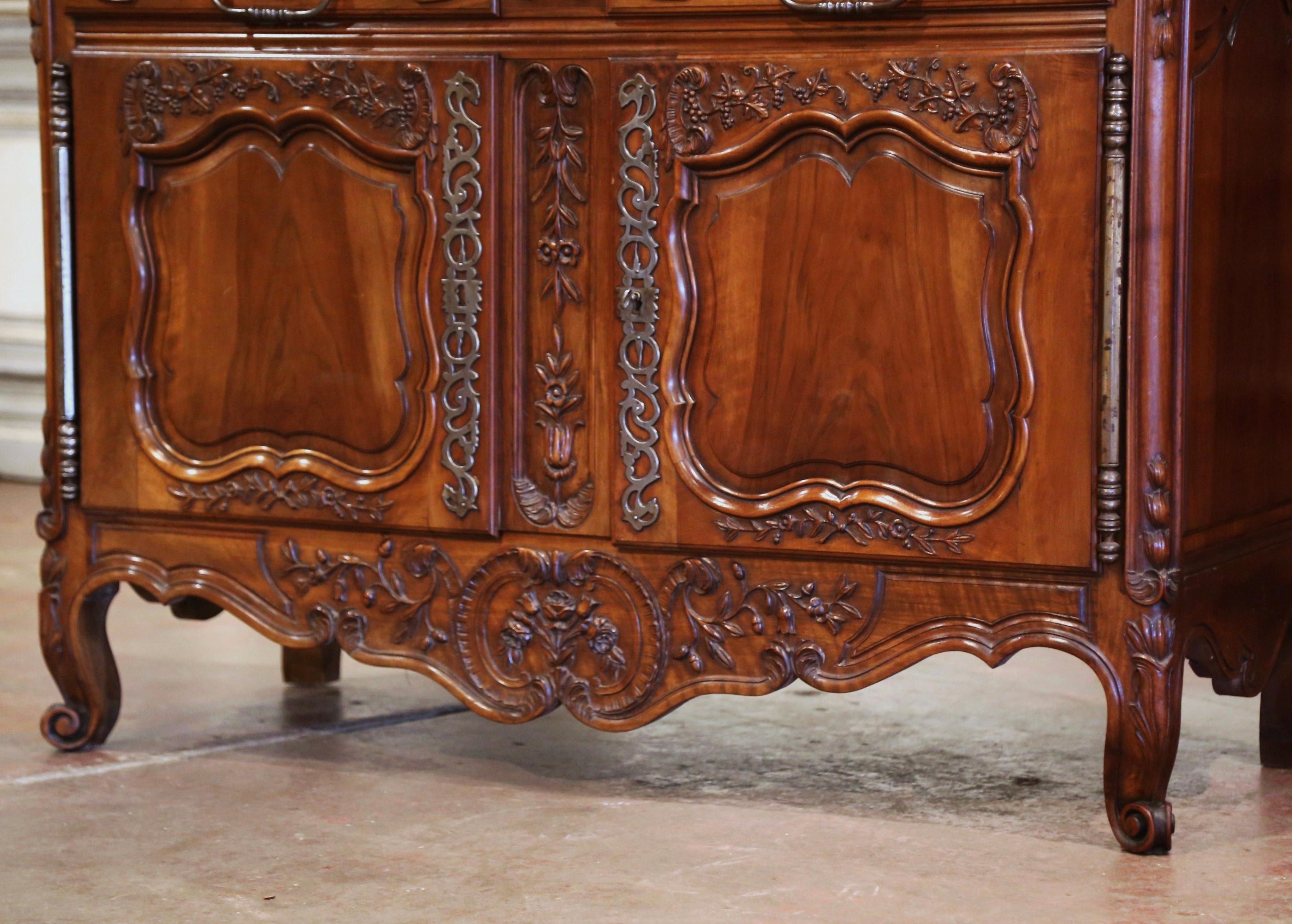 19th Century, French Louis XV Carved Walnut Two-Door Buffet from Provence 3