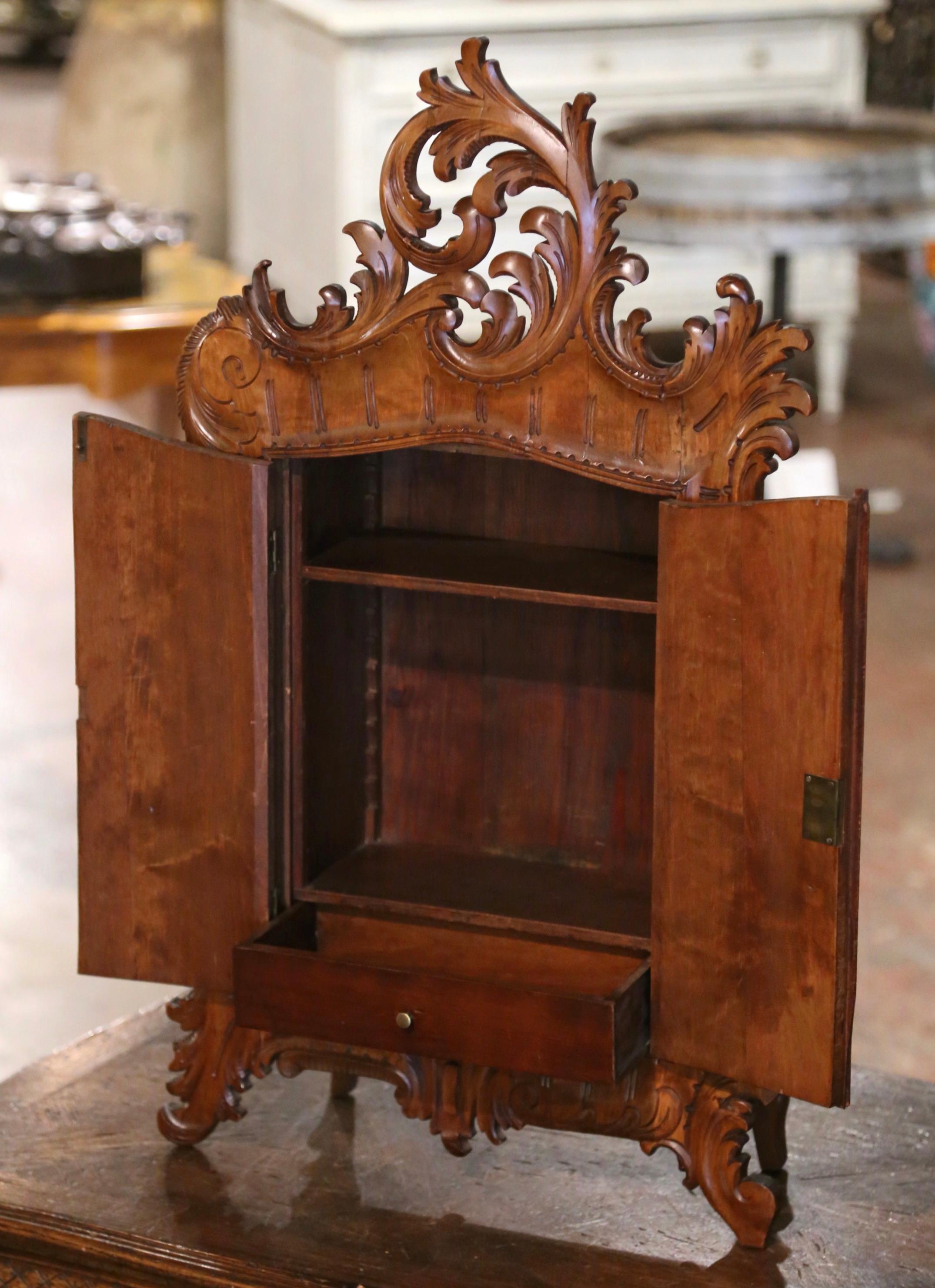 19th Century French Louis XV Carved Walnut Two-Door Wall Vitrine Cabinet  3