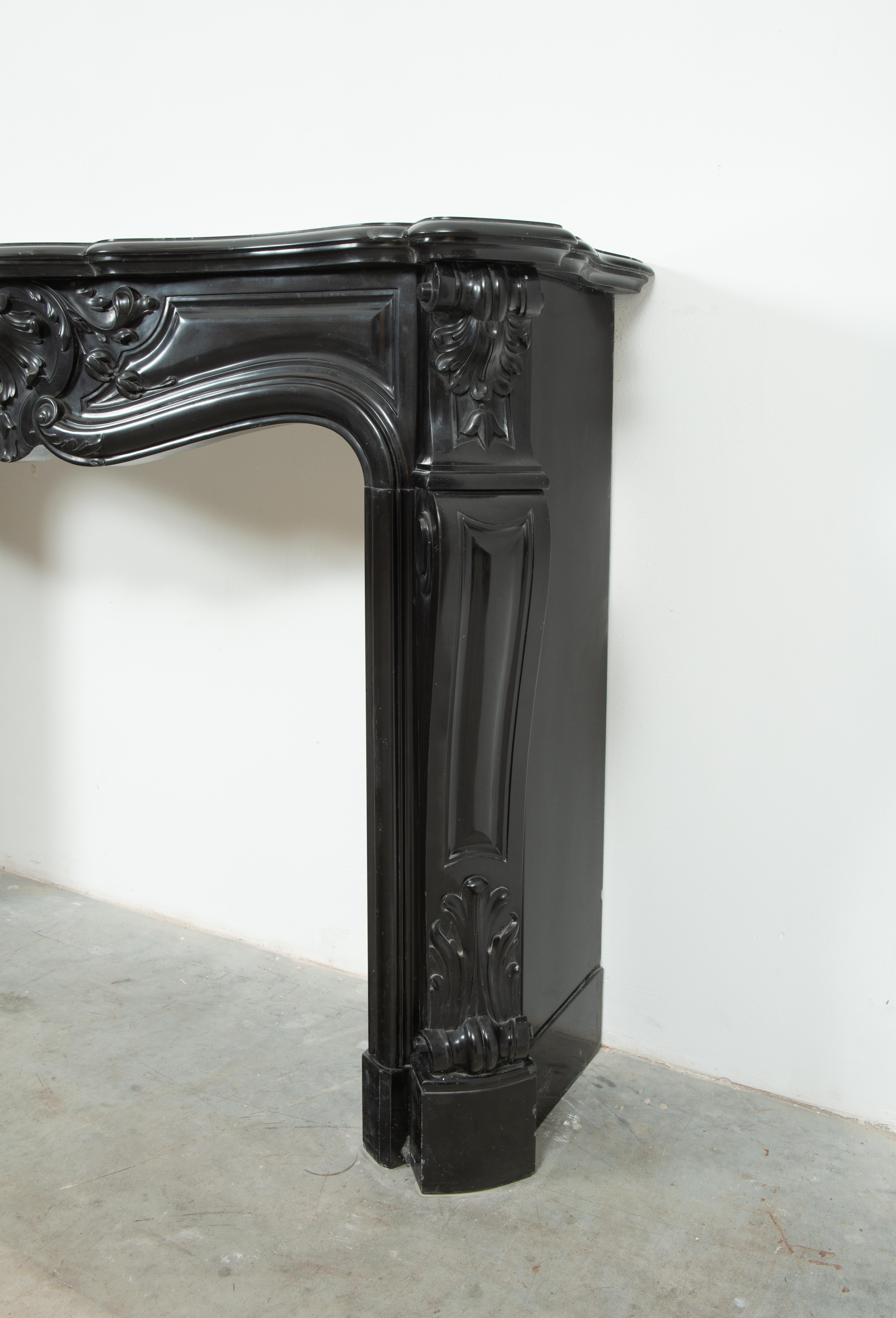 Caminetto francese Luigi XV del XIX secolo in vendita 1