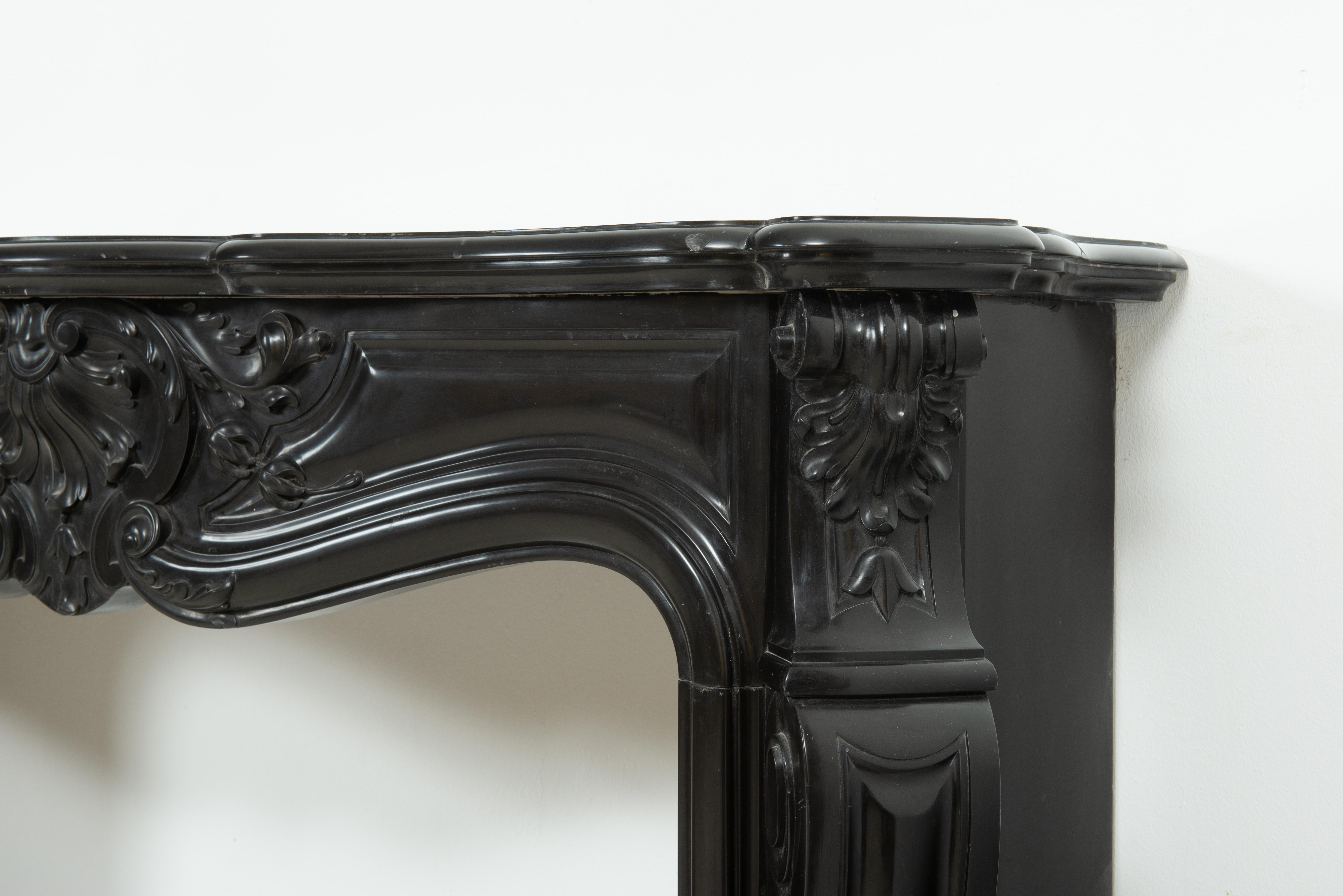 Caminetto francese Luigi XV del XIX secolo in vendita 2