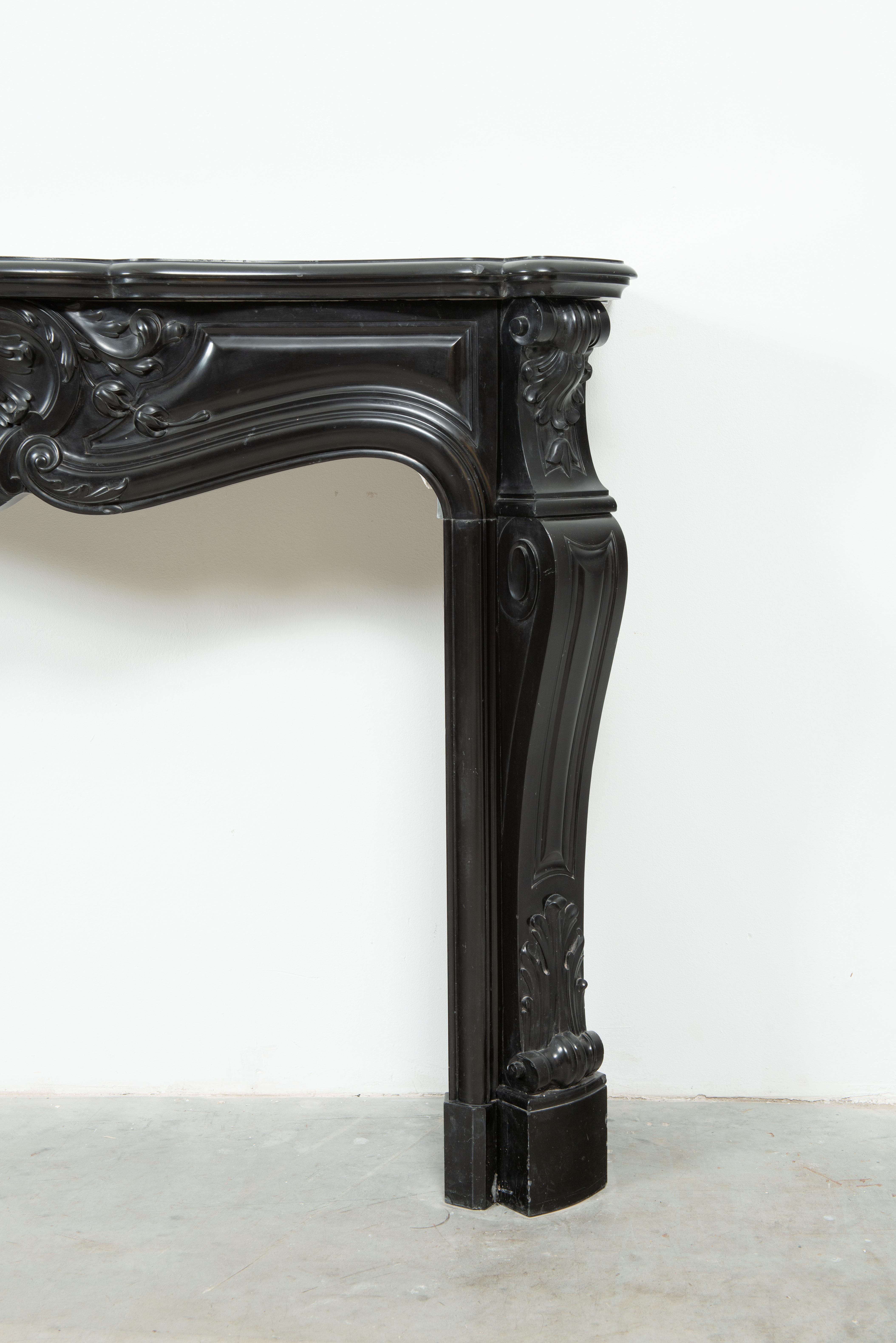 Caminetto francese Luigi XV del XIX secolo in vendita 3