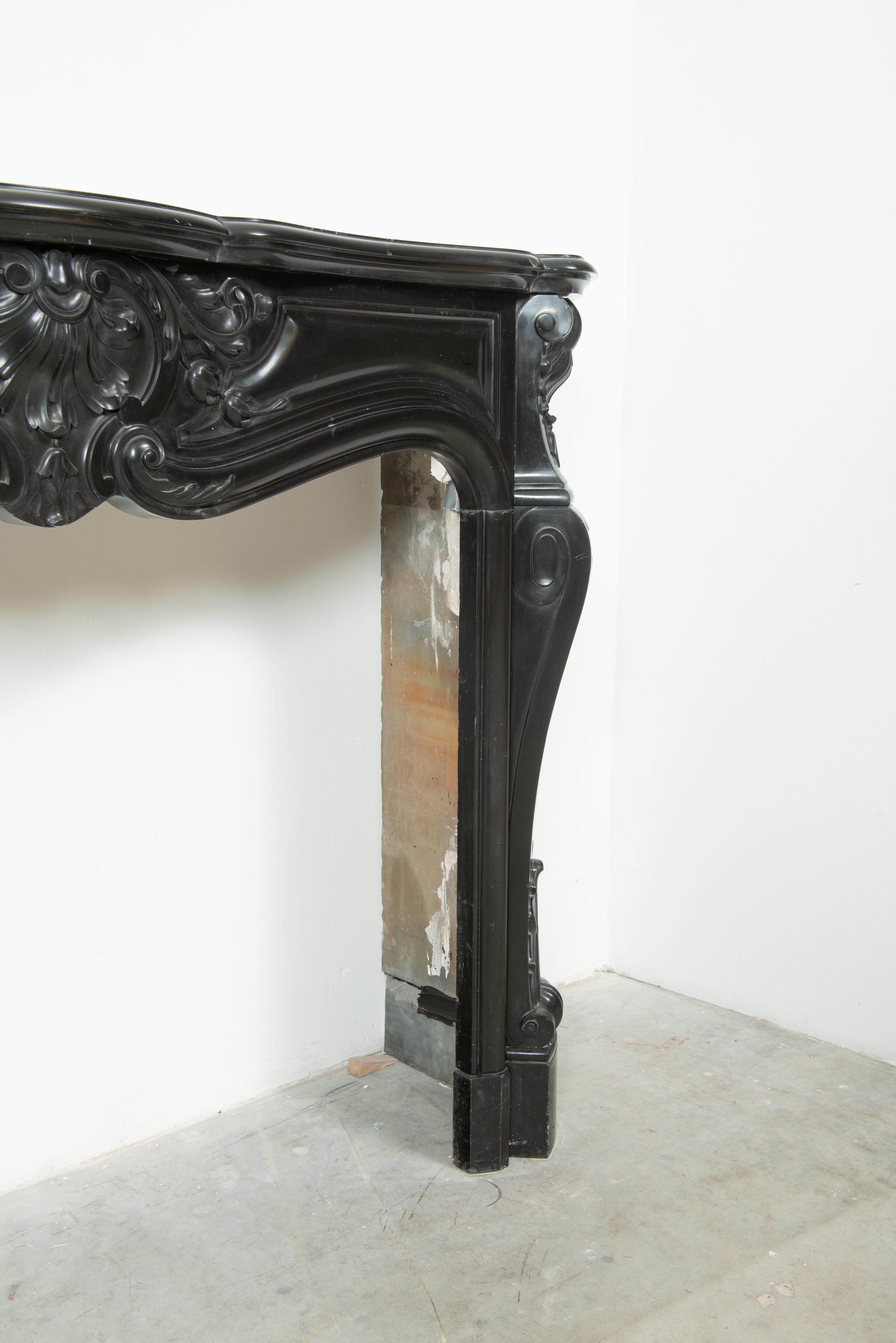 Caminetto francese Luigi XV del XIX secolo in vendita 4