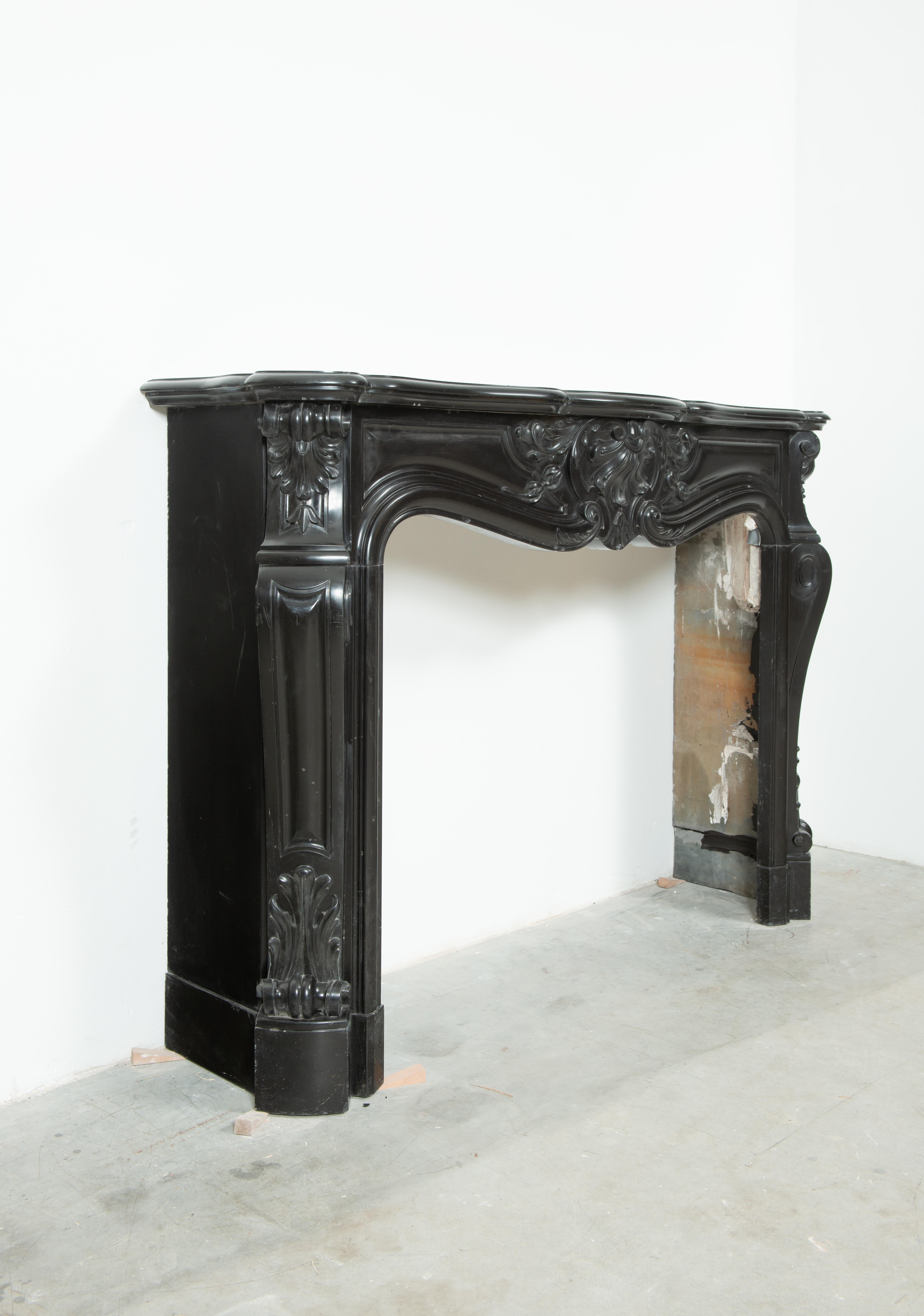 Caminetto francese Luigi XV del XIX secolo in vendita 5