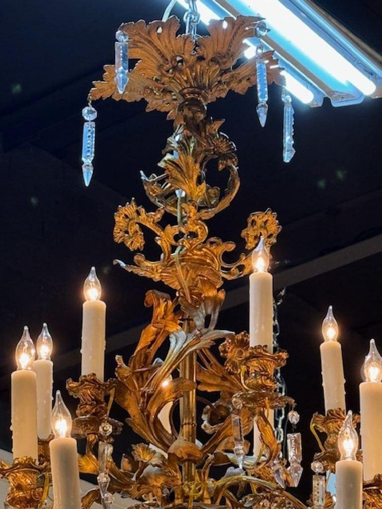 Bronze 19th Century French Louis XV French Chandelier with 24 Lights For Sale