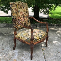 Sillón francés Luis XV del siglo XIX en madera de frutal, Fauteuil con cinta de aguja