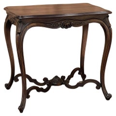 Table d'extrémité française Louis XV du 19ème siècle en bois fruitier