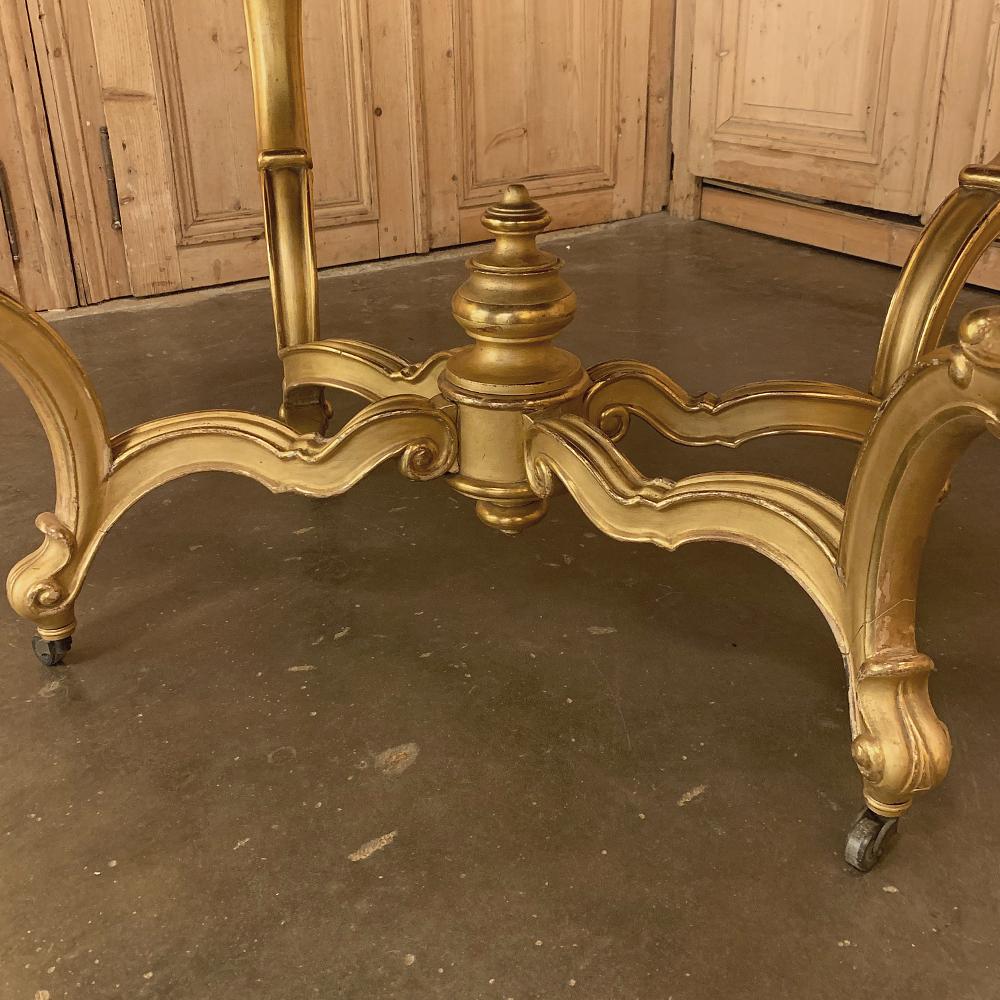 Mesa central dorada Luis XV francesa del siglo XIX en venta 7