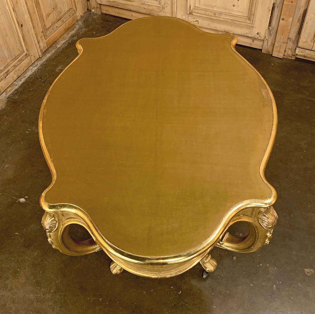 Mesa central dorada Luis XV francesa del siglo XIX en venta 8