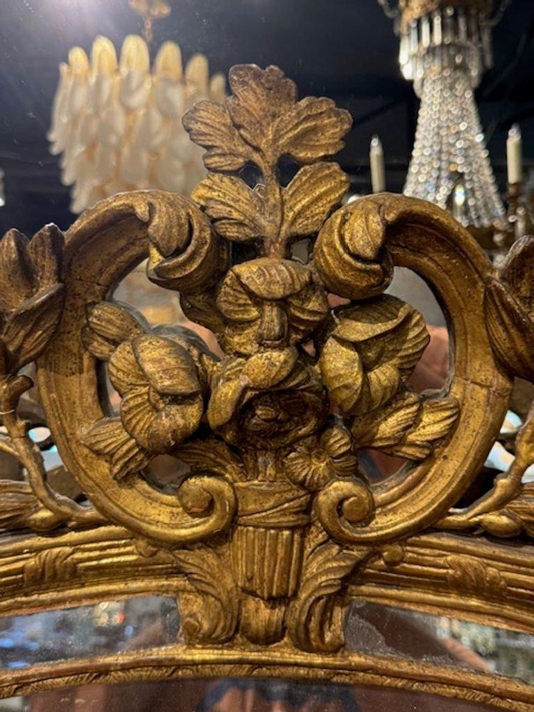 Miroir en bois doré Louis XV du XIXe siècle en vente 3