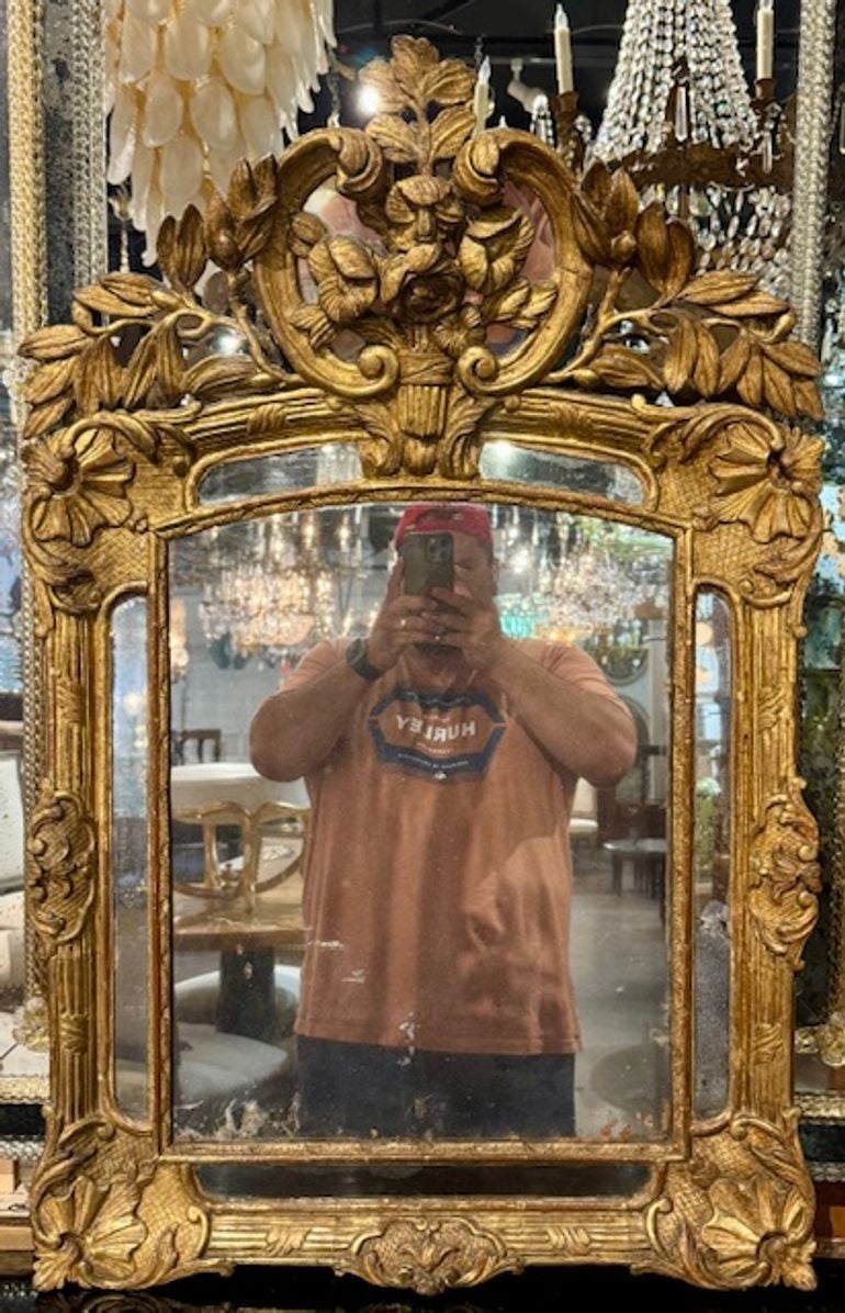 Miroir en bois doré Louis XV du XIXe siècle