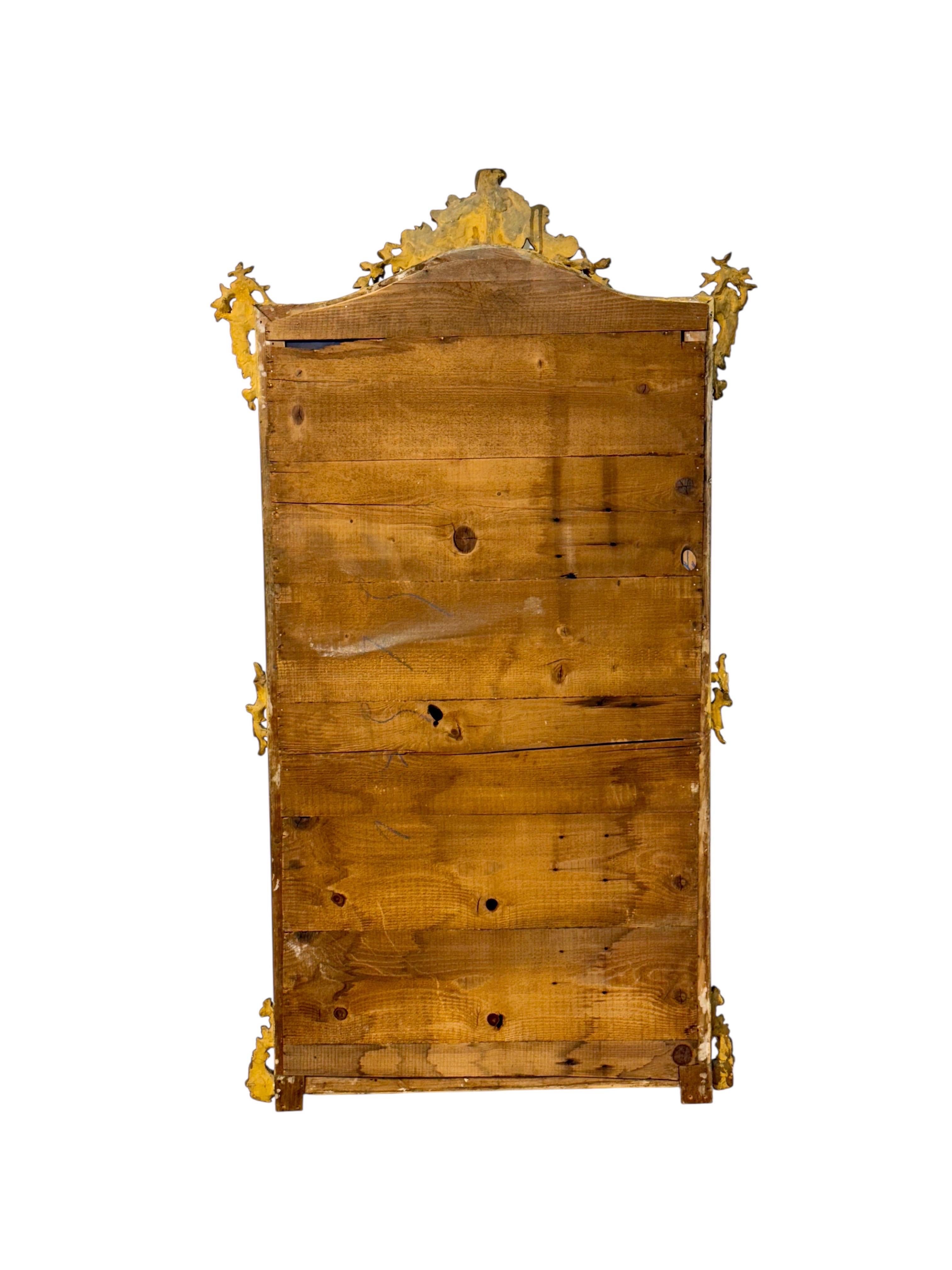 Espejo parisino de madera dorada Luis XV francés del siglo XIX en venta 9