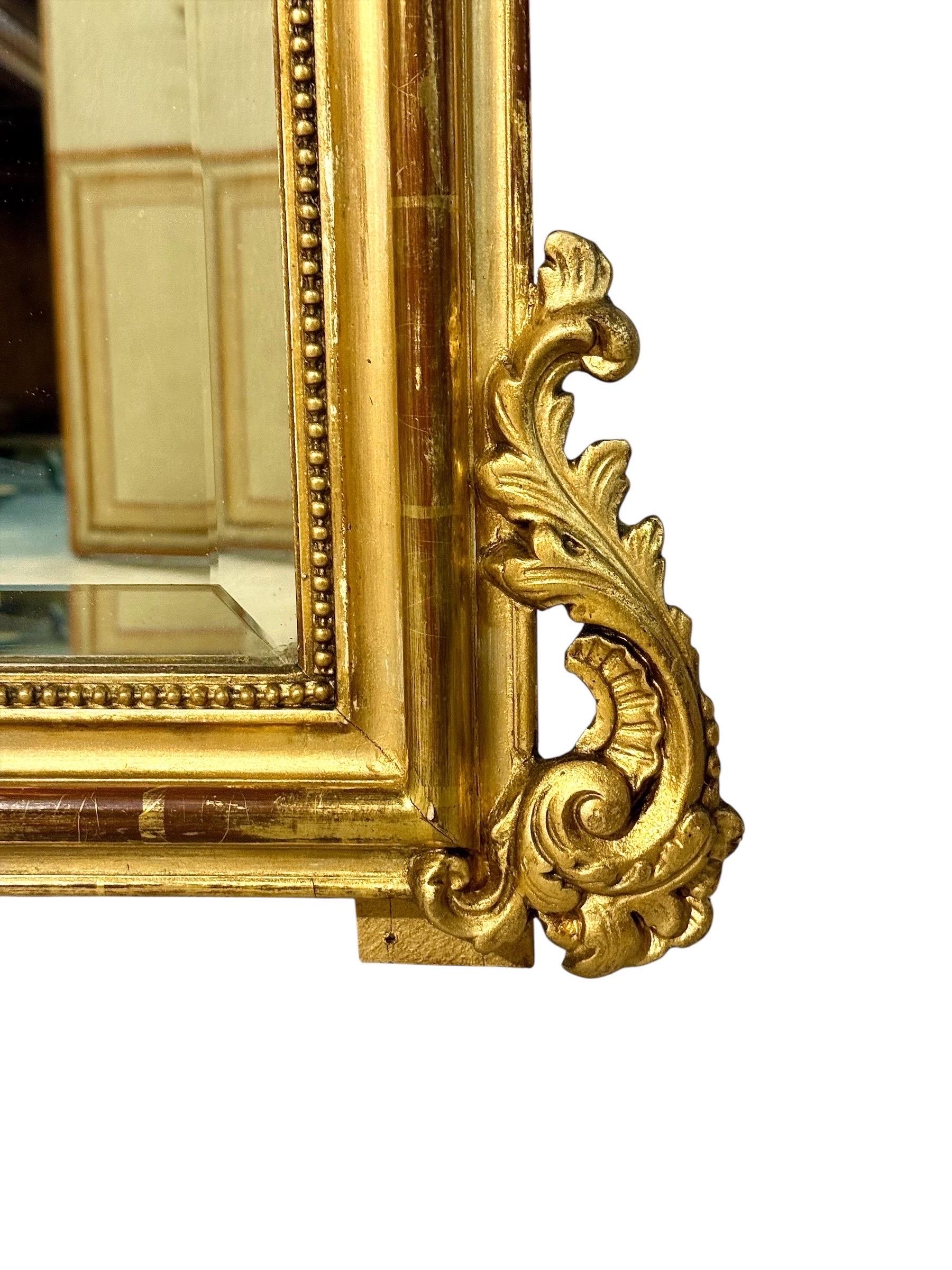 Este impresionante espejo franc�és del siglo XIX es un asombroso ejemplo del estilo Luis XV, que combina elegancia, opulencia y encanto intemporal. Su gran tamaño permite utilizarlo como espejo de cuerpo entero, ya sea apoyado en la pared o montado