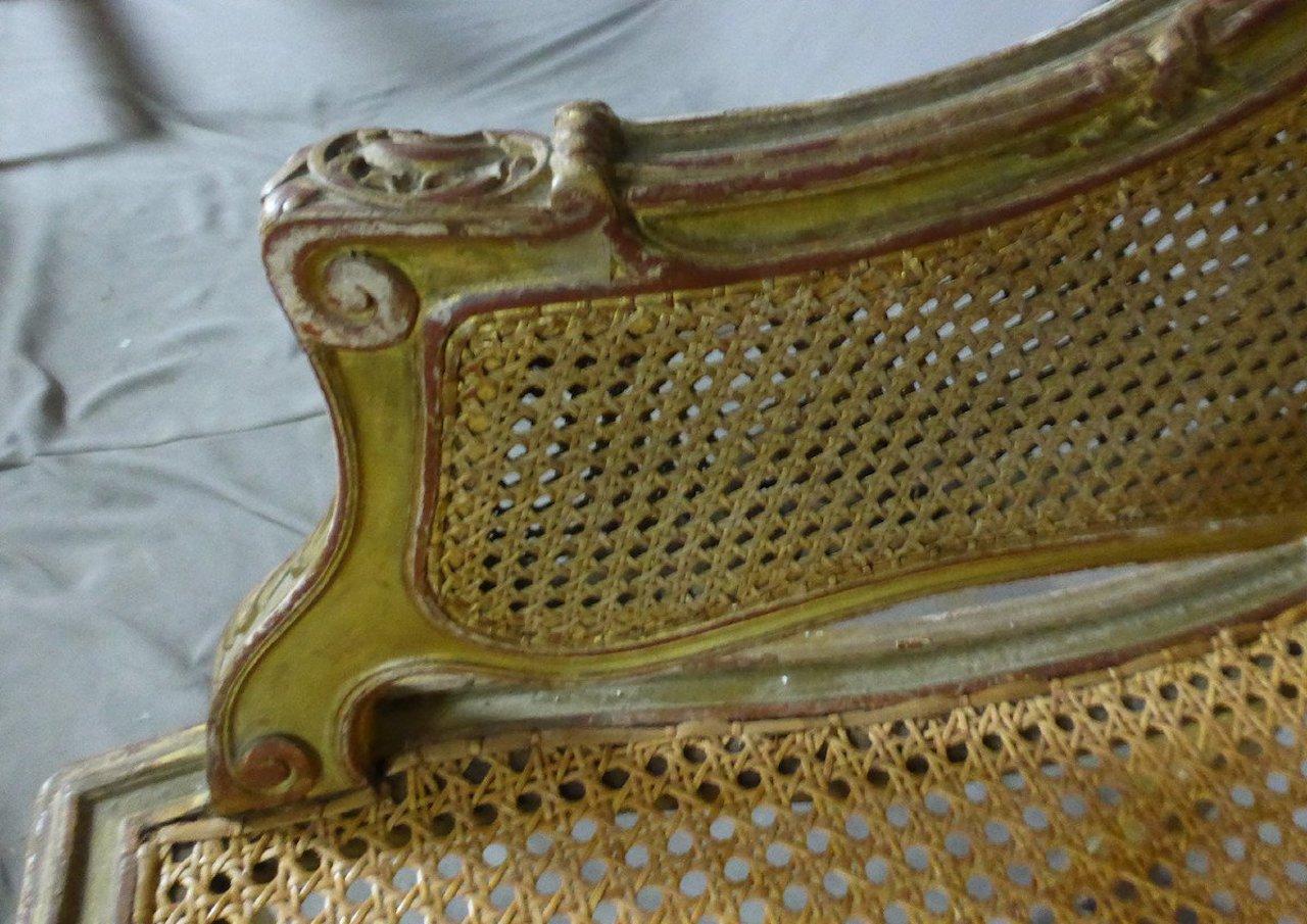 Louis XV style armchair in gilded and carved wood XIX. This armchair is caned on the seat and back, the sides have double caning.
Used condition (wear on the gilding).