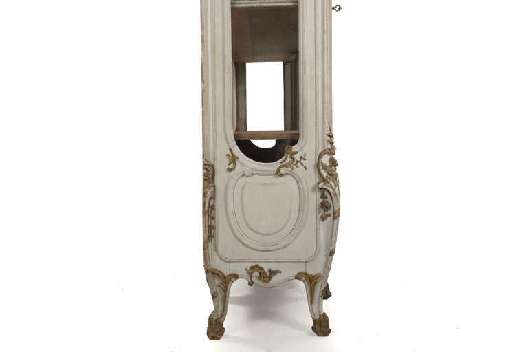 19th Century French Louis XV Gray Painted Display Bookcase Cabinet For Sale 6