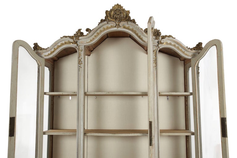 19th Century French Louis XV Gray Painted Display Bookcase Cabinet For Sale 9