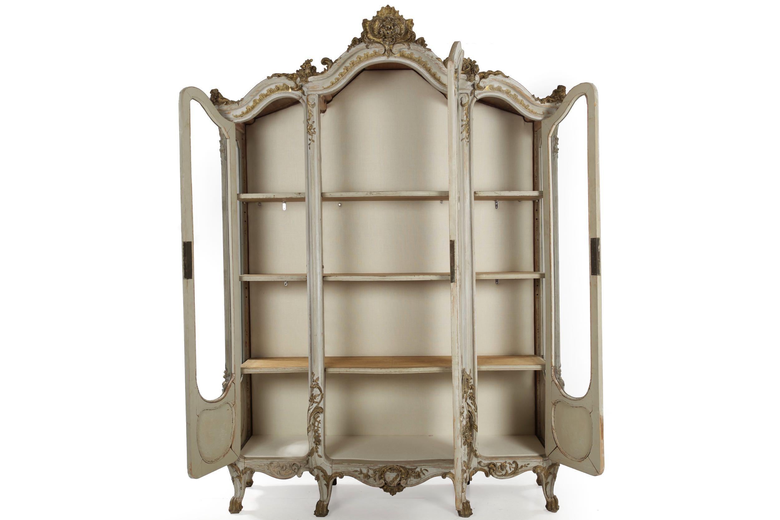 19th Century French Louis XV Gray Painted Display Bookcase Cabinet In Good Condition In Shippensburg, PA