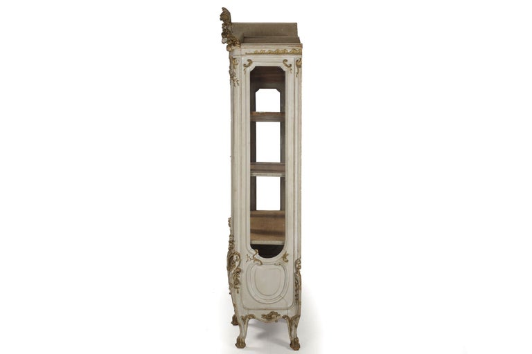 Glass 19th Century French Louis XV Gray Painted Display Bookcase Cabinet For Sale