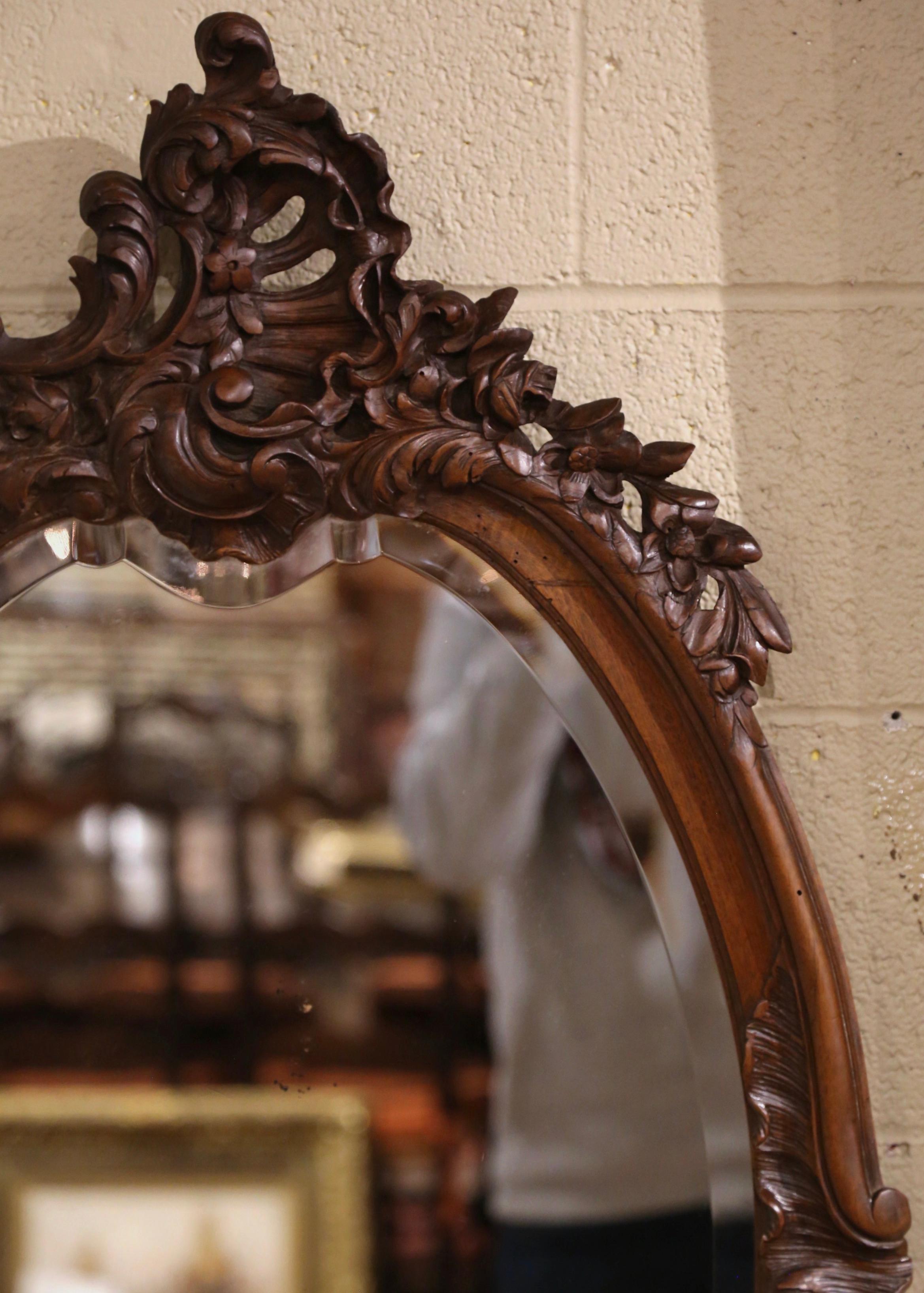 19th Century French Louis XV Hand Carved Walnut and Beveled Glass Oval Mirror For Sale 5