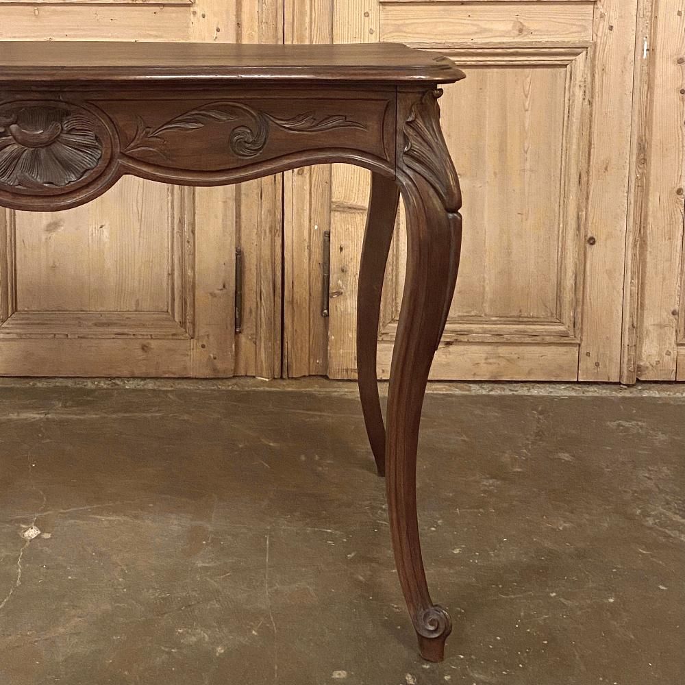 19th Century French Louis XV Hand Carved Walnut End Table For Sale 5