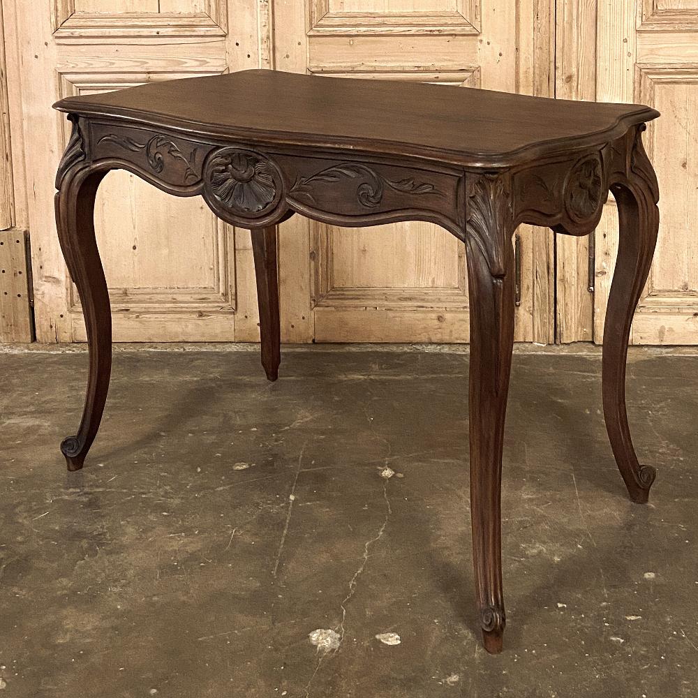 19th Century French Louis XV Hand Carved Walnut End Table In Good Condition For Sale In Dallas, TX