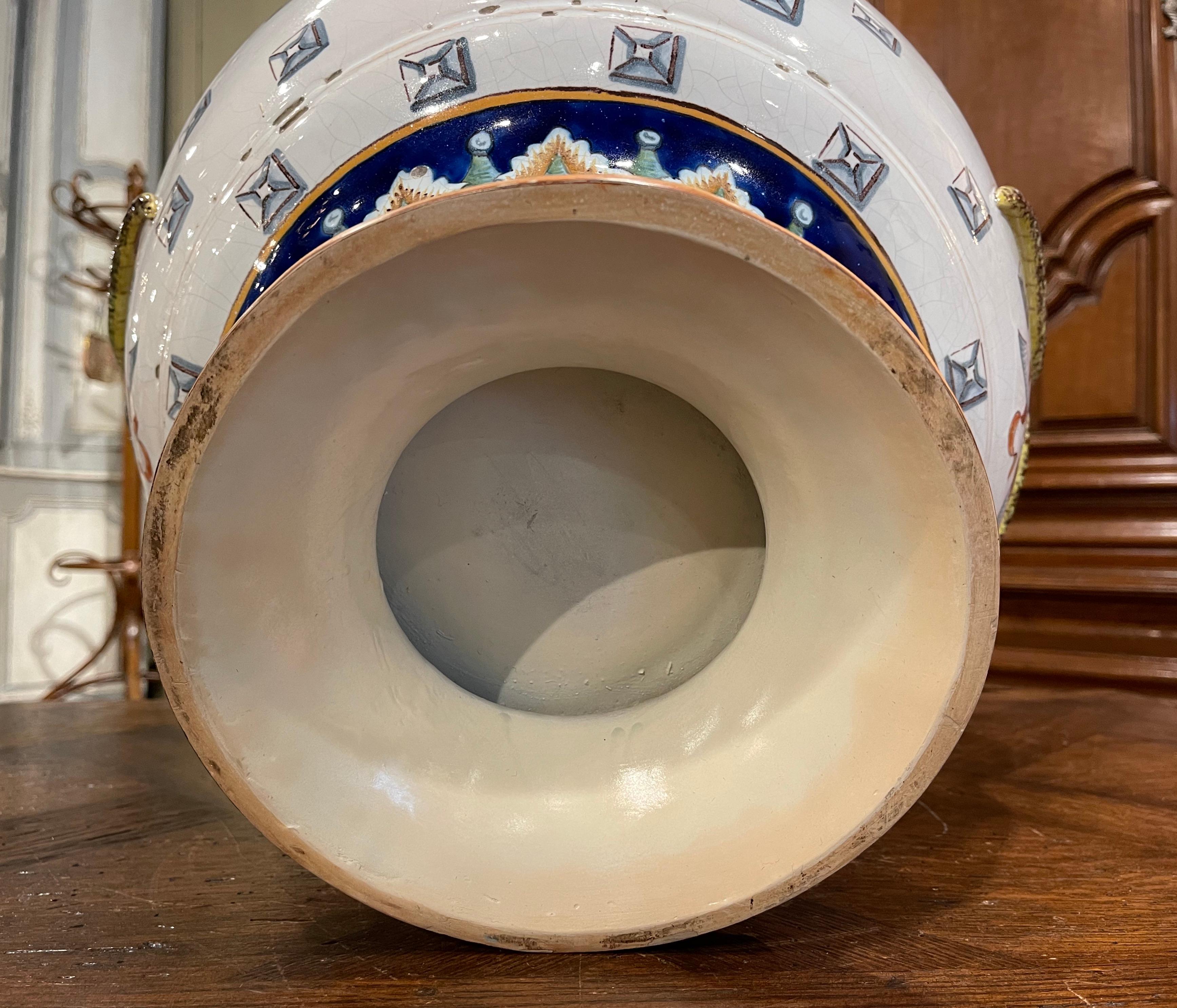 19th Century French Louis XV Hand Painted Porcelain Cache Pot with Crest Motifs For Sale 11