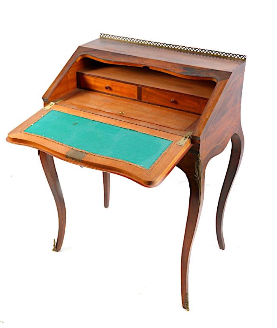 Französischer Palisander-Damen-Schreibtisch mit Intarsien aus Messing mit Messingverzierungen, 19. Jahrhundert (Louis XV.) im Angebot