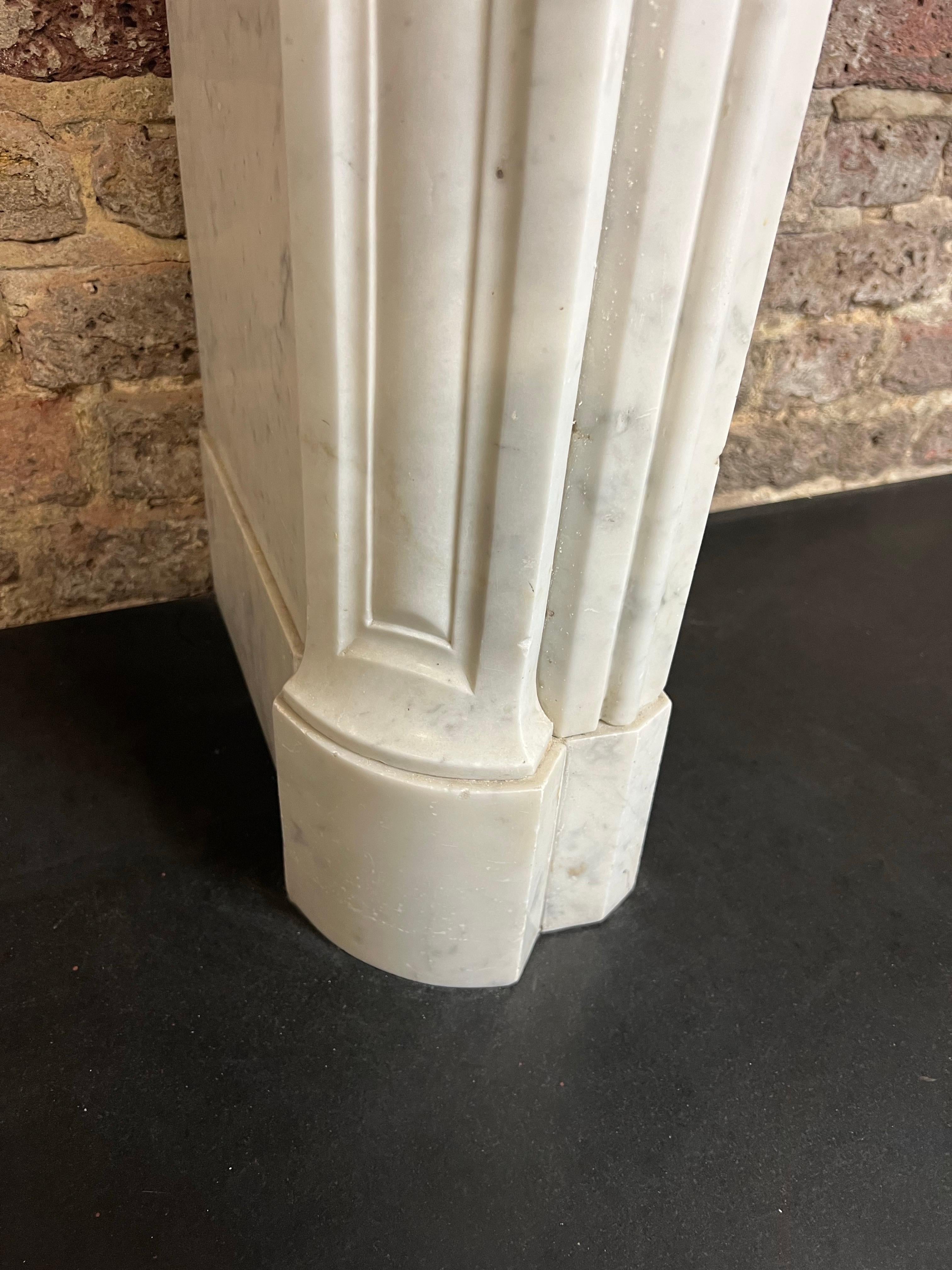 19th Century French Louis XV Marble Fireplace In Good Condition For Sale In London, GB