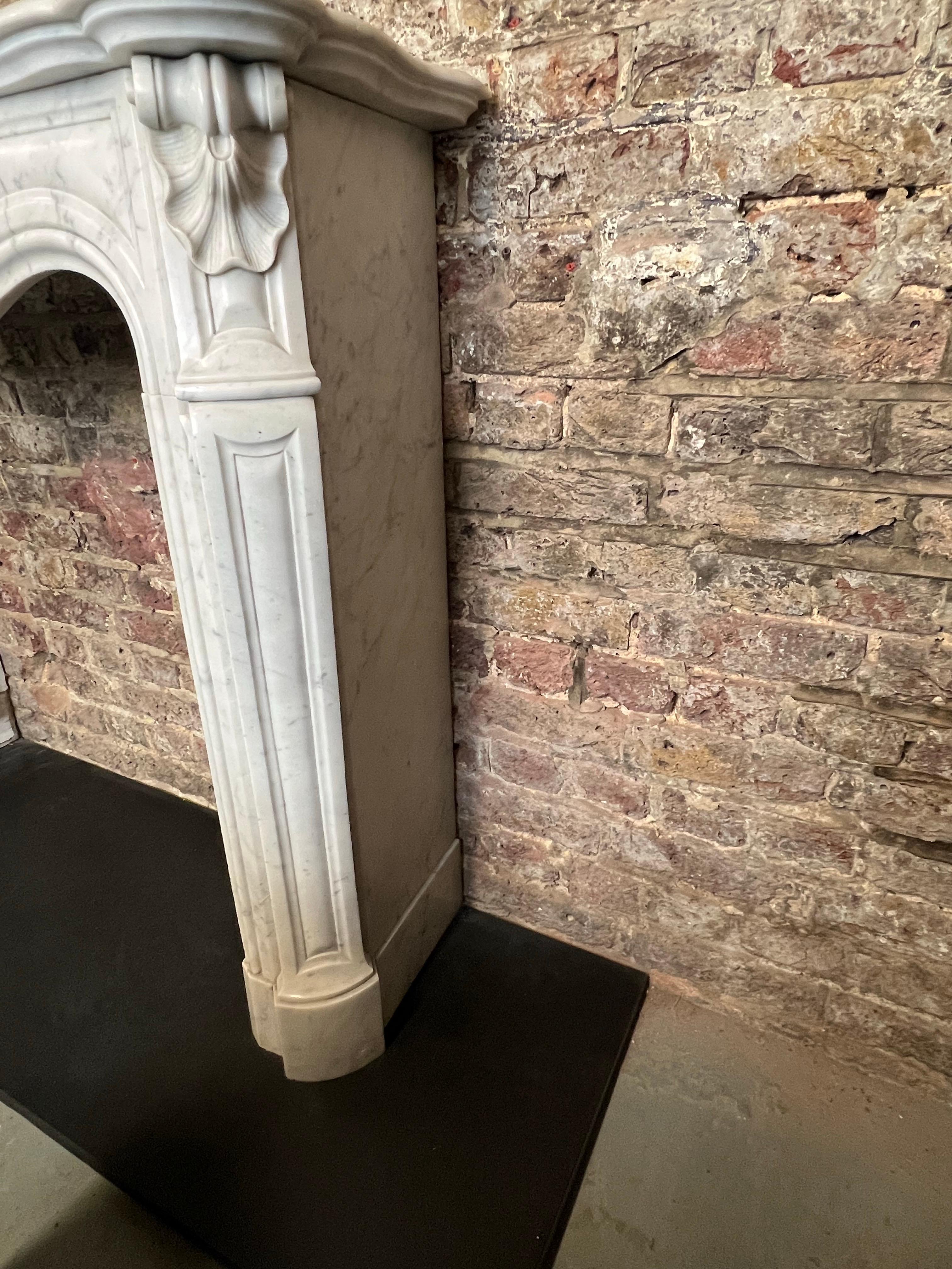 19th Century French Louis XV Marble Fireplace For Sale 3